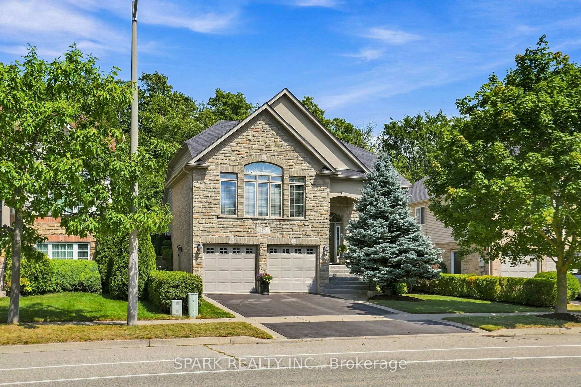 179 Tanners Drive S, Halton Hills, ON L7J 3A8, Halton Hills — photo 1