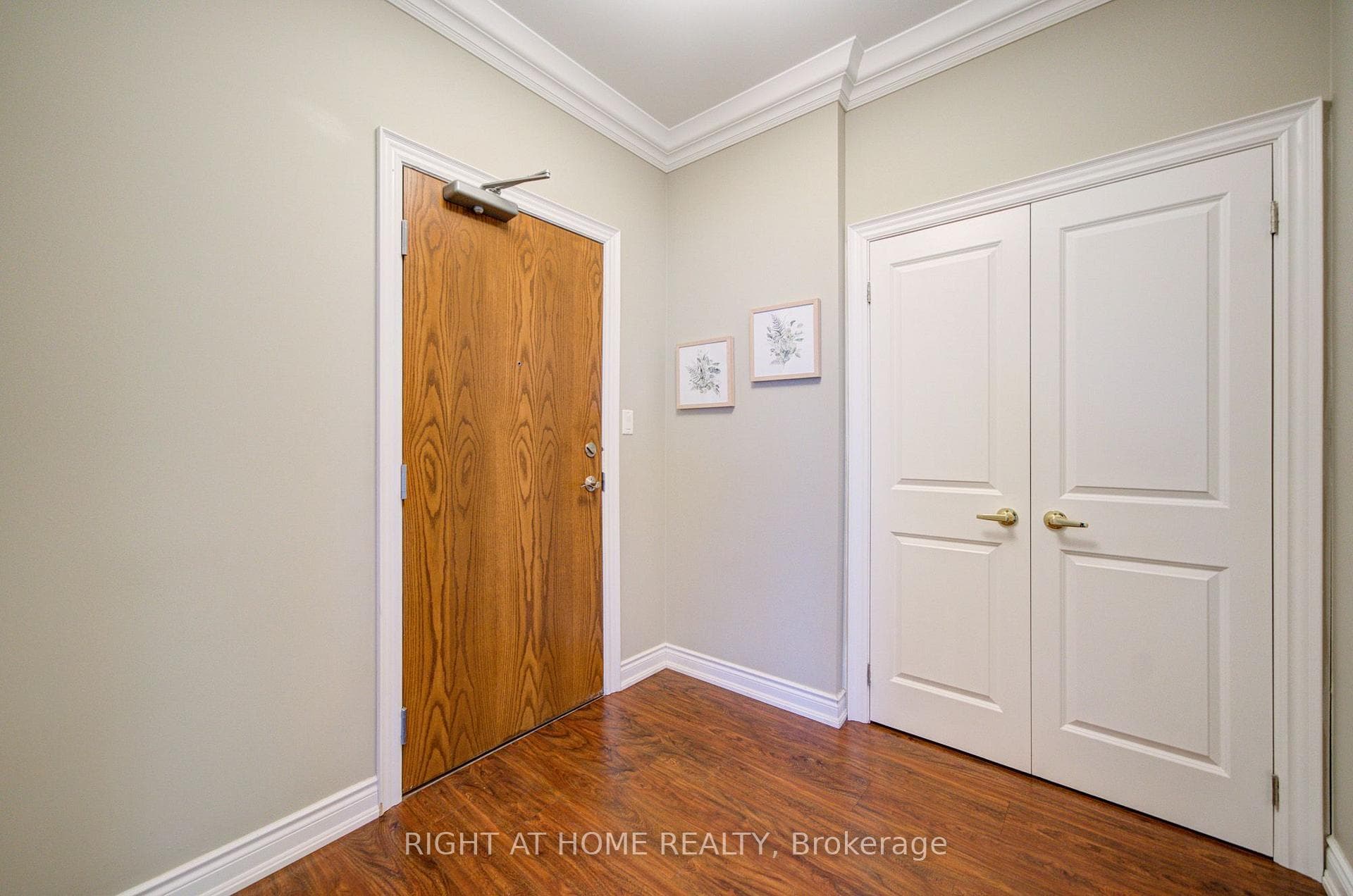 37 Ellen St Ph06, Barrie, ON L4N 6G2, Barrie — photo 1