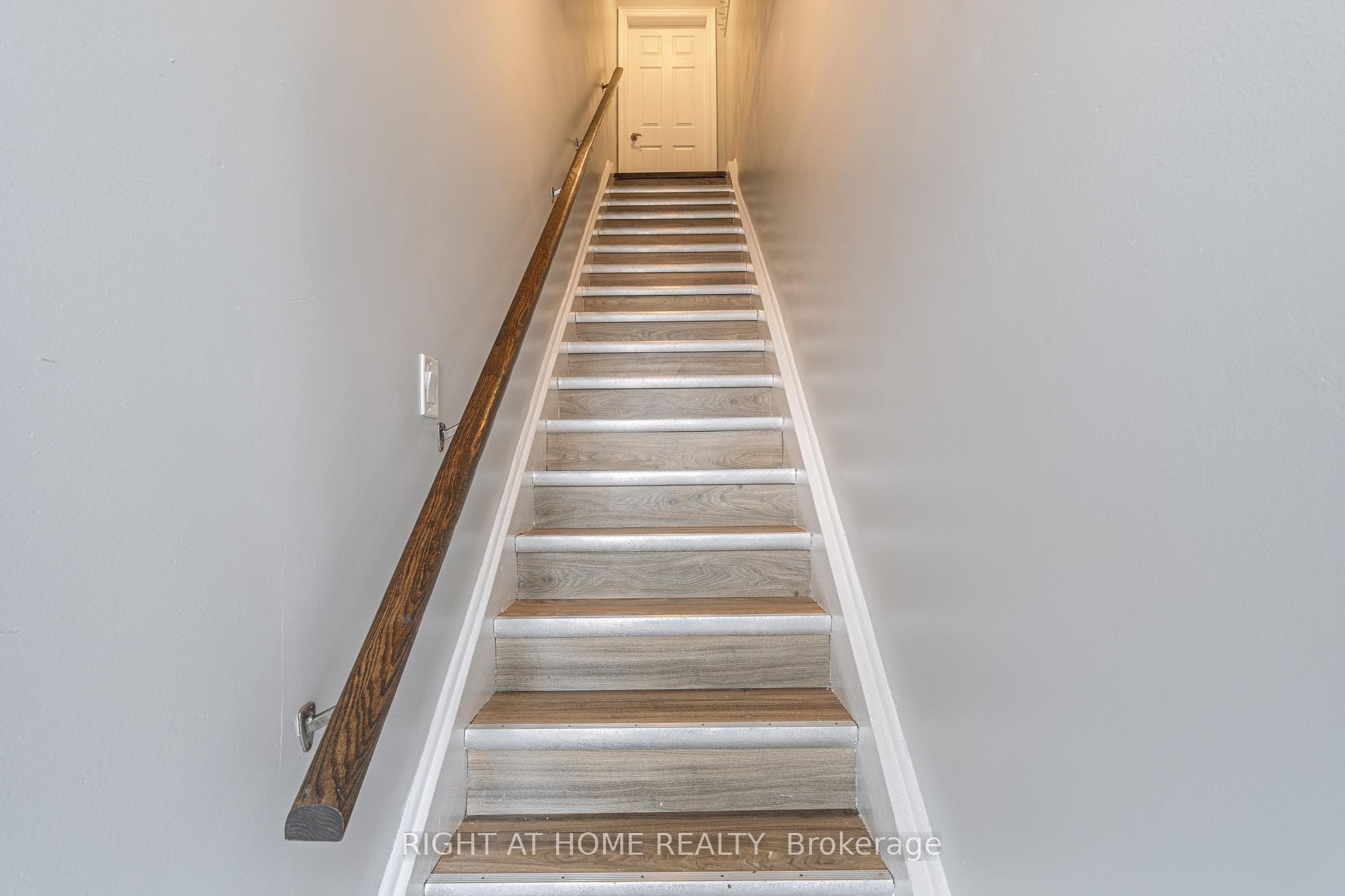 1132 The Queensway Avenue A, Toronto, ON M8Z 1P7, Toronto W07 — photo 1