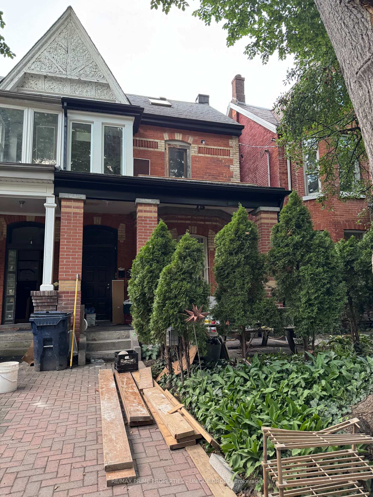 62 Henry Street 2, Toronto, ON M5T 1X2, Toronto C01 — photo 1