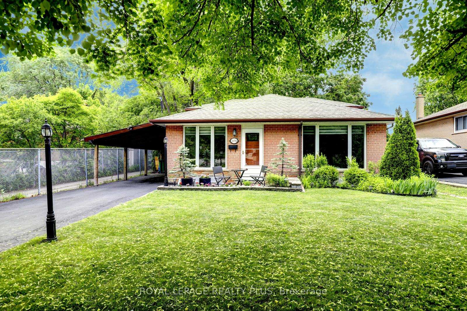 2694 Truscott Drive, Mississauga, ON L5J 2B7