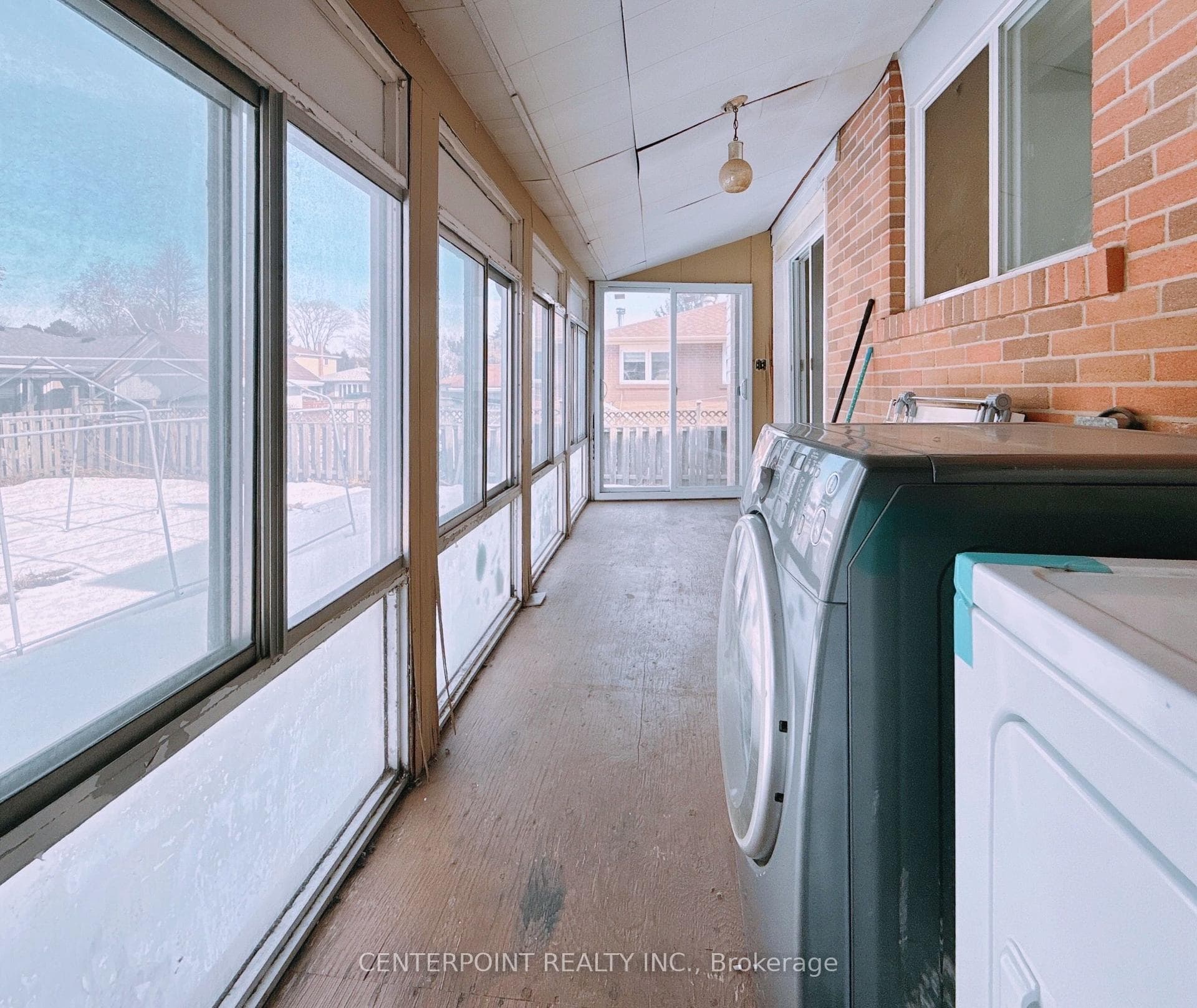 9 Oakmeadow Boulevard, Toronto, ON M1E 4G2, Toronto E09 — photo 1