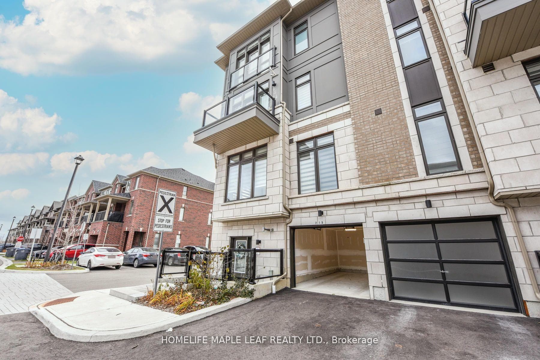 30 Halliford Place 215, Brampton, ON L6P 4R1, Brampton — photo 1