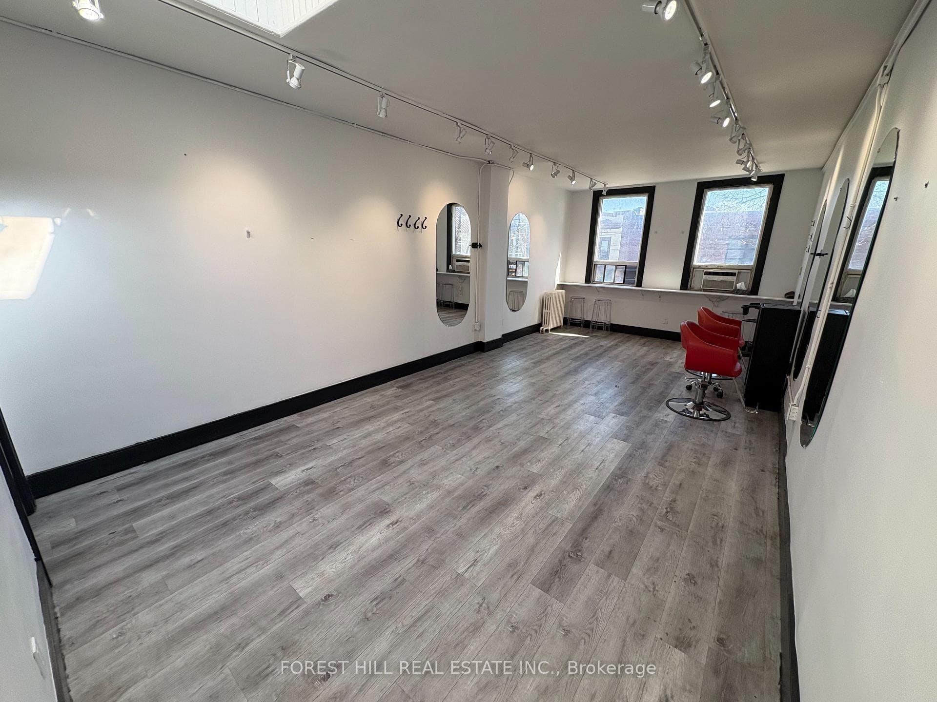 724 1/2 Queen Street E 2nd Floor, Toronto, ON M4M 1H2, Toronto E01 — photo 1