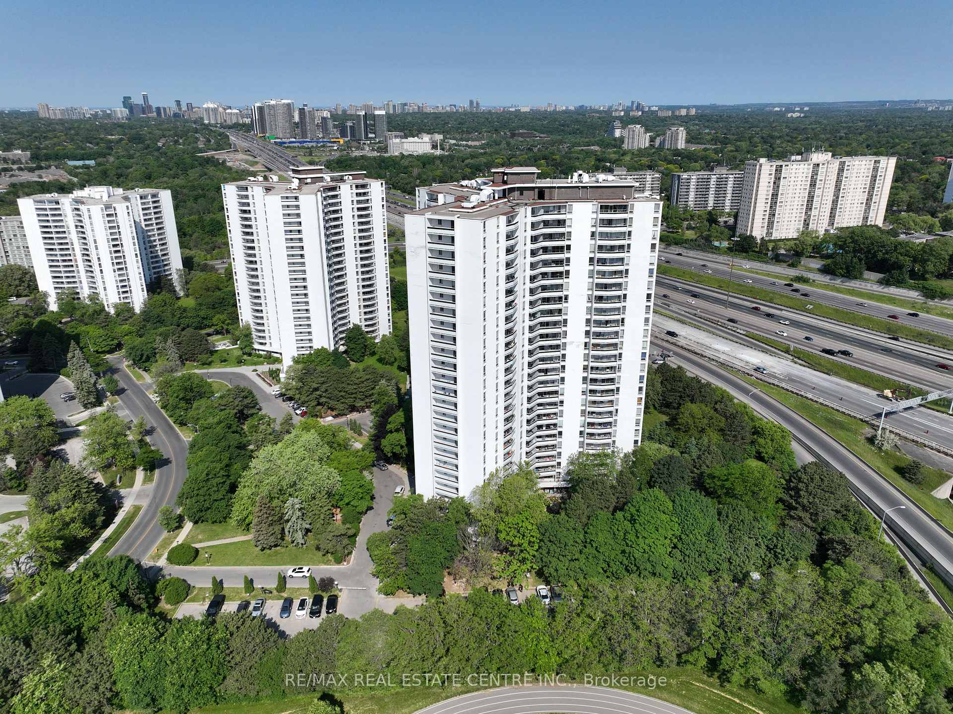 150 Graydon Hall Drive 1401, Toronto, ON M3A 3B3, Toronto C13 — photo 1