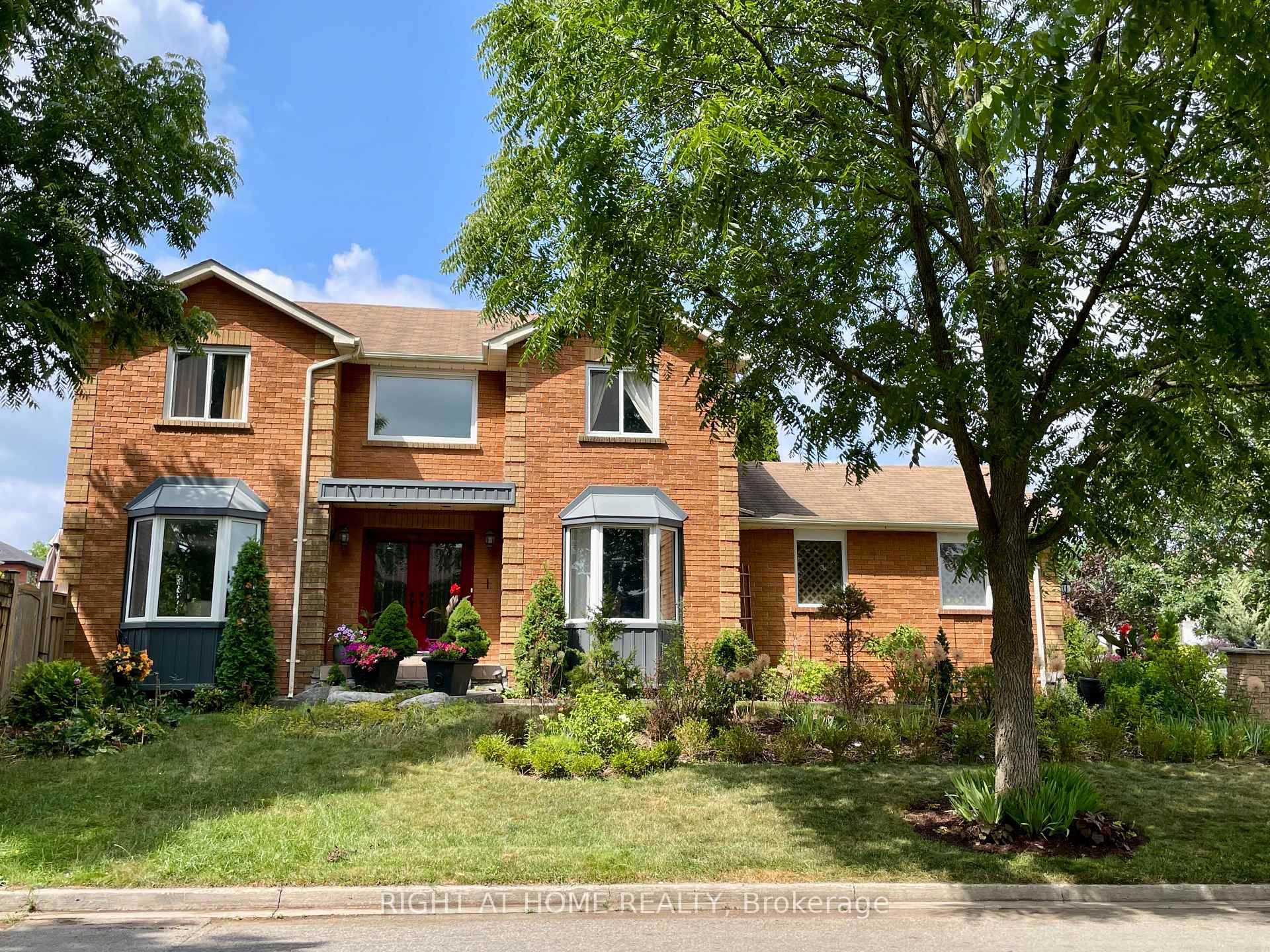 1689 Major Oaks Road, Pickering, ON L1X 1X1, Pickering — photo 1