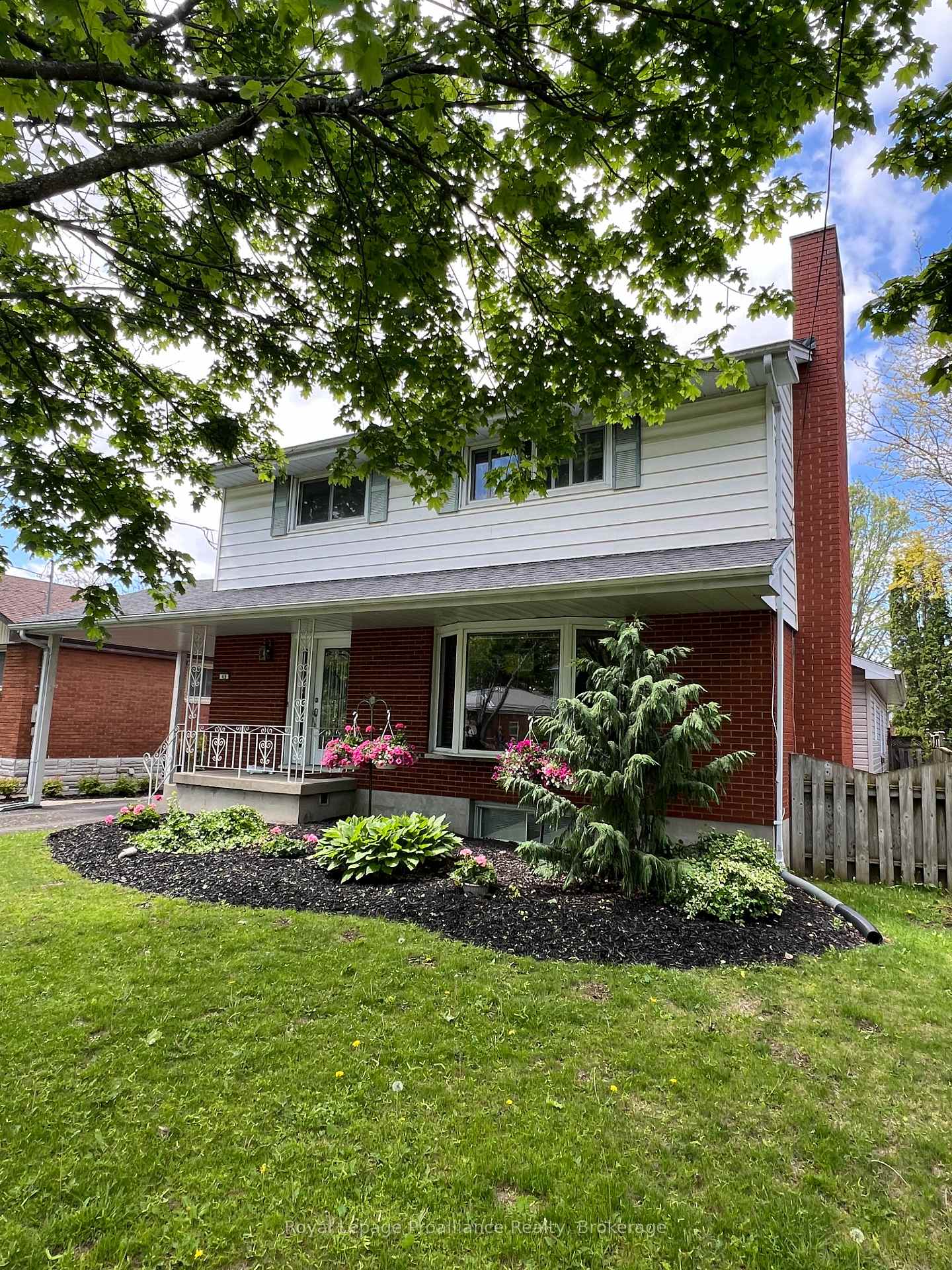 49 Plaza Square, Belleville, ON K8N 4J2, Belleville — photo 1