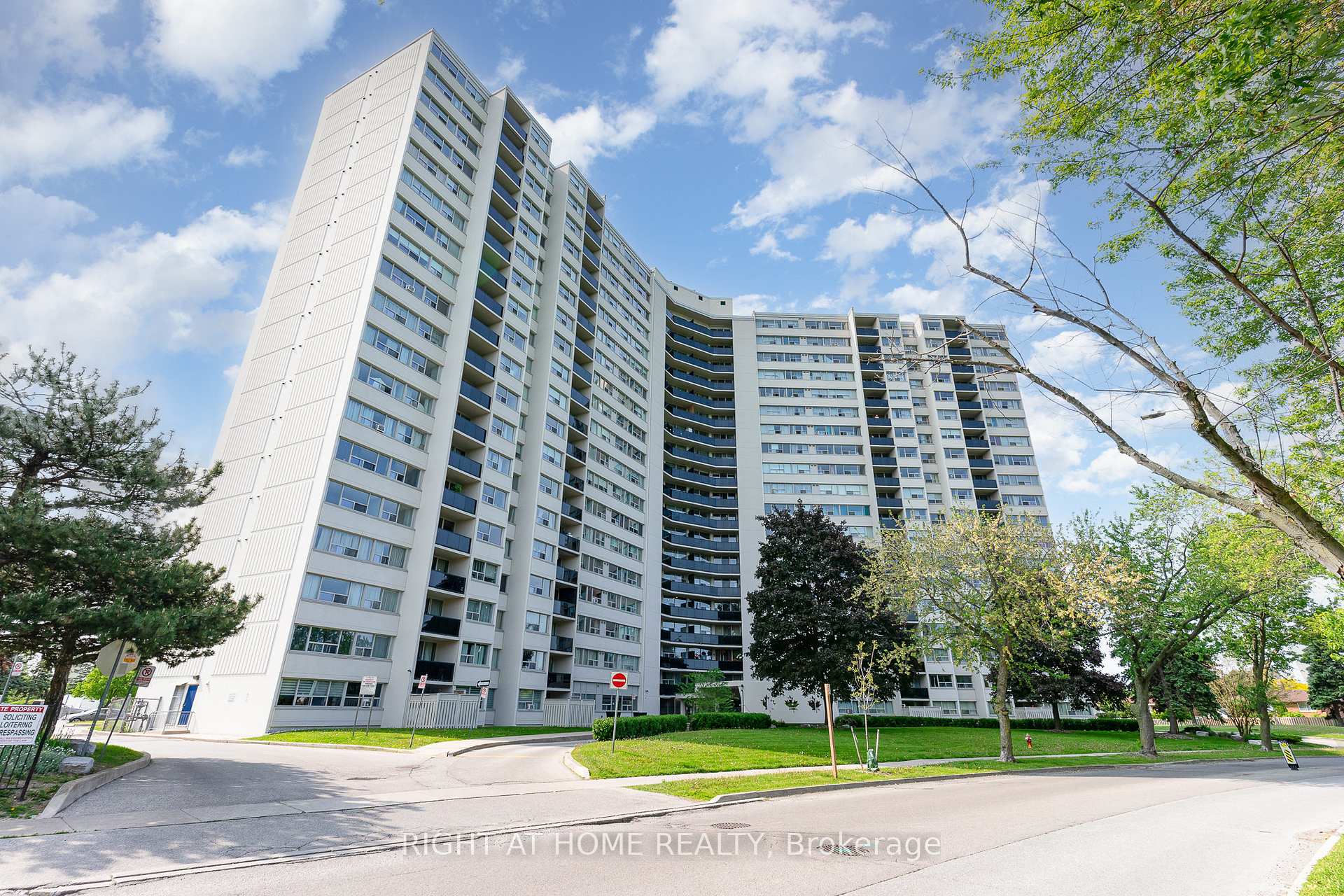 530 Lolita Gardens 505, Mississauga, ON L5A 3T2, Mississauga — photo 1