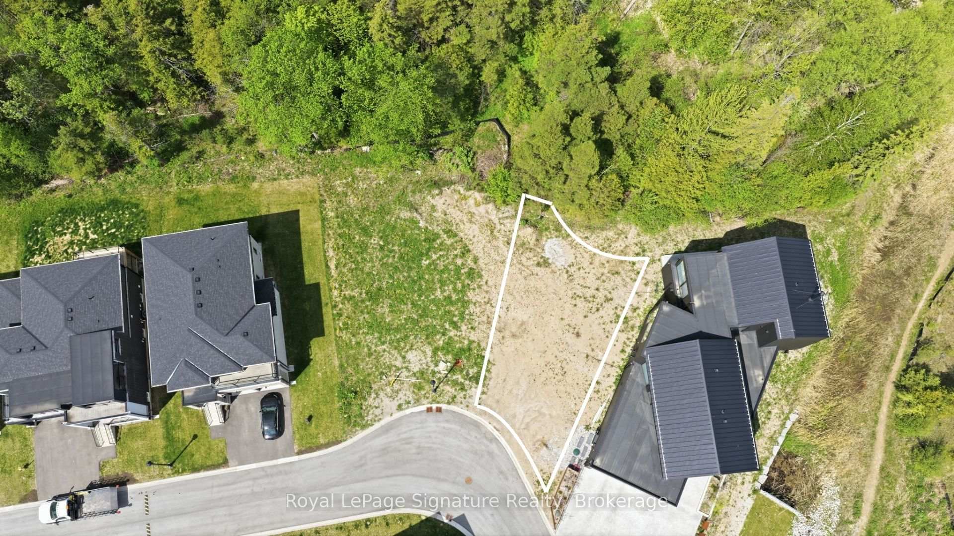 118 Sebastian Street, Blue Mountains, ON N0H 1J0, Blue Mountains — photo 1