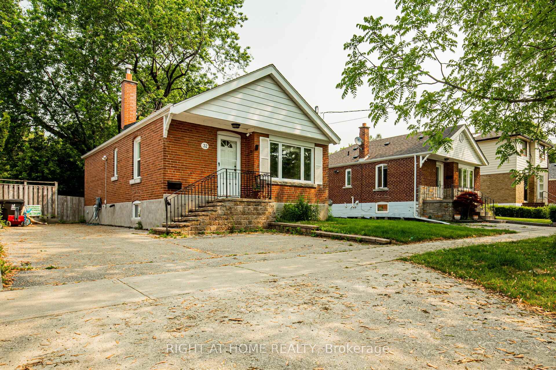 32 Florens Avenue, Toronto, ON M1L 1R6, Toronto E04 — photo 1