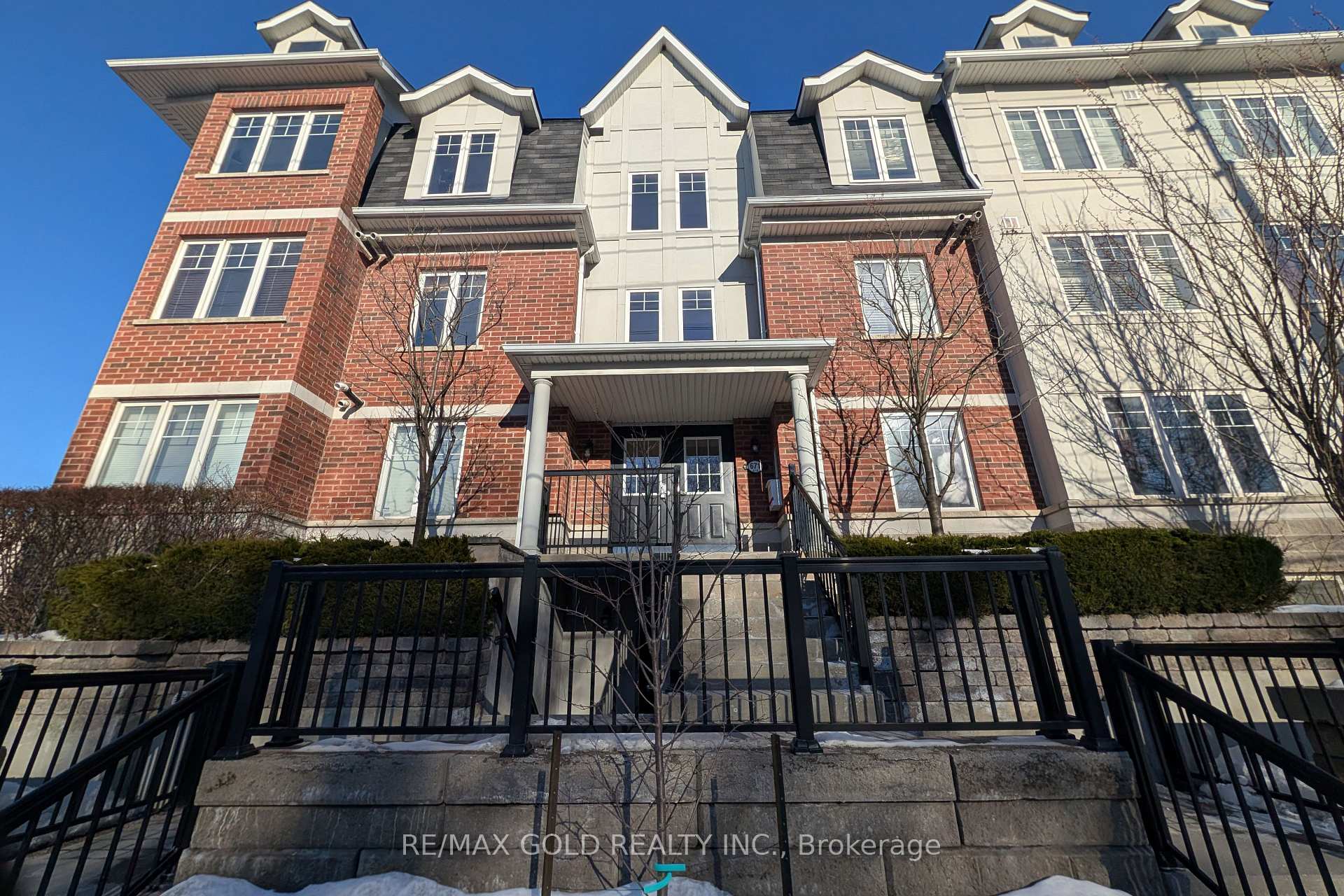 671A Warden Avenue 26, Toronto, ON M1L 0G3, Toronto E04 — photo 1