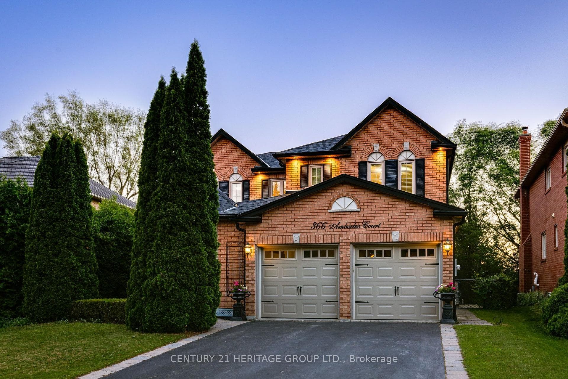 366 Amberlee Court, Newmarket, ON L3X 1E7, Newmarket — photo 1