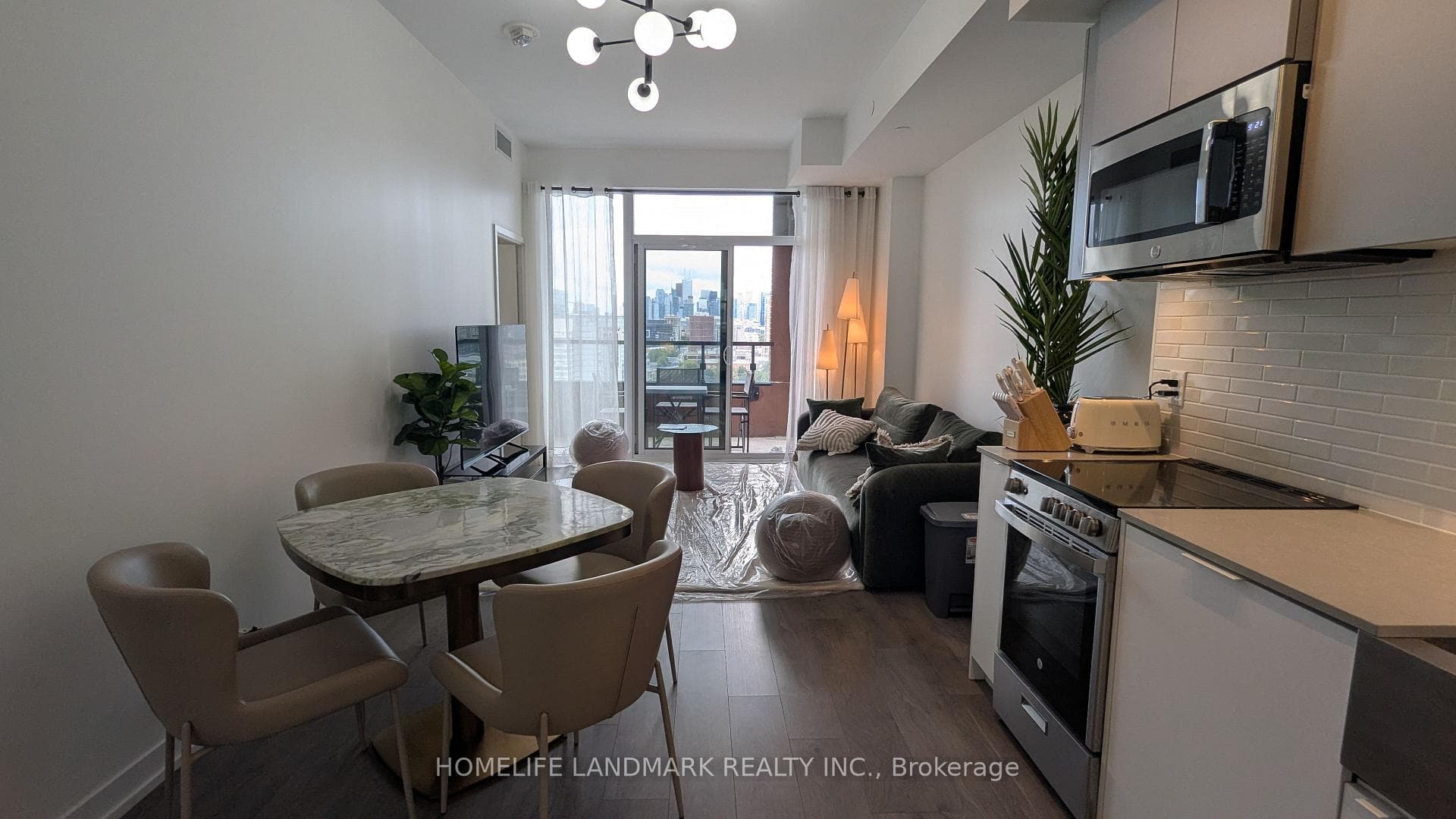 270 Dufferin Street LP17 primary room, Toronto, ON M6K 0H8, Toronto W01 — photo 1