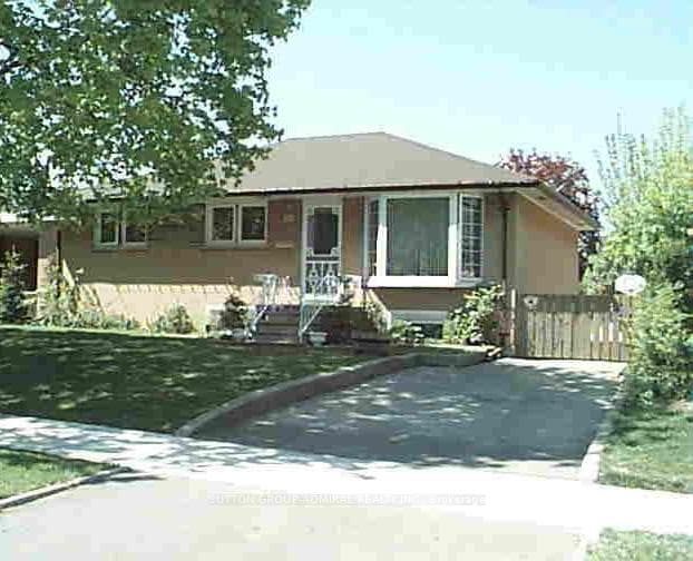 34 Paragon Road, Toronto, ON M9R 1J8, Toronto W09 — photo 1