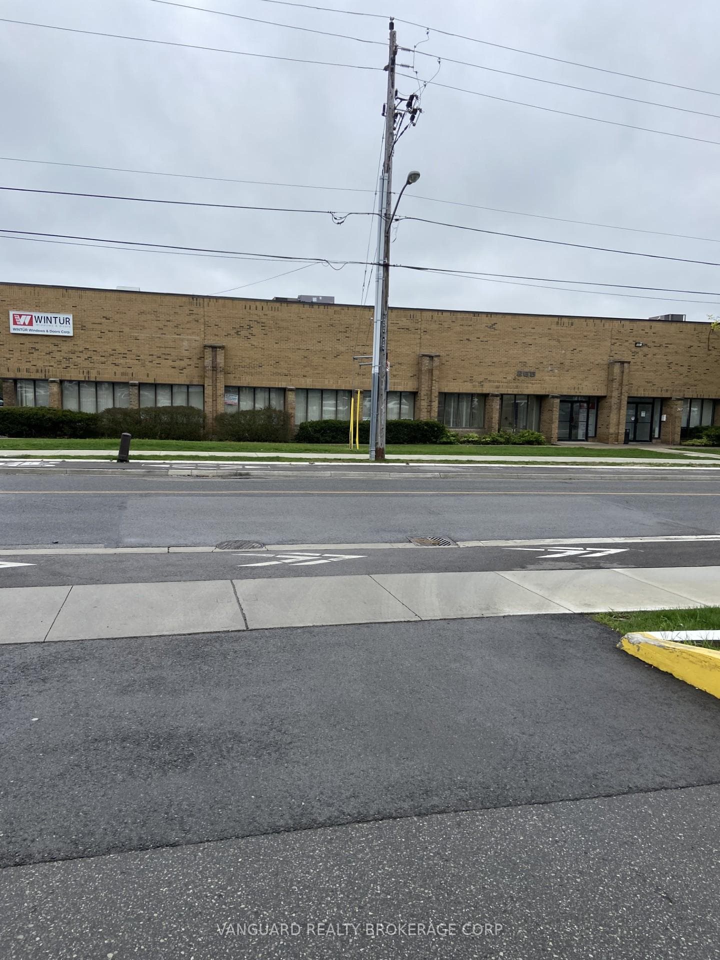 265 Champagne Drive, Toronto, ON M3J 2C6, Toronto W05 — photo 1