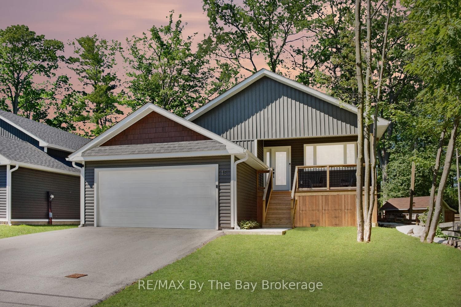 16 CARIBBEAN Drive, Wasaga Beach, ON L9Z 2W3, Wasaga Beach — photo 1