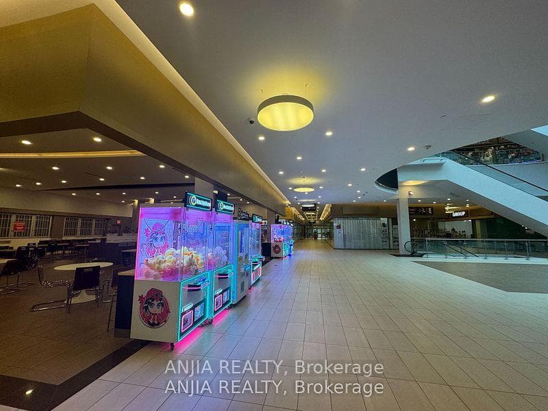 9390 Woodbine Avenue 1D30, Markham, ON L6C 0M5, Markham — photo 1