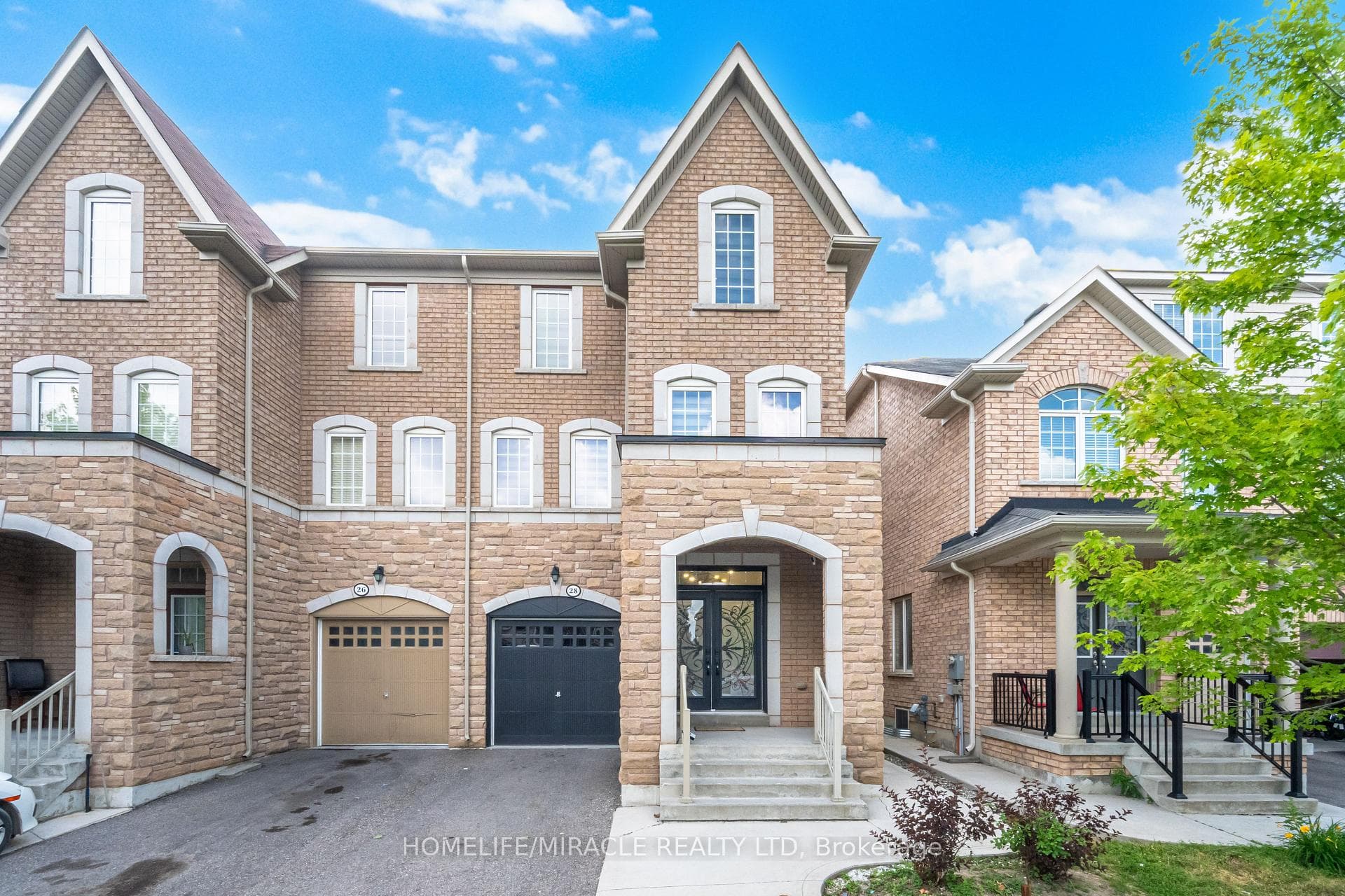 28 Sussexvale Drive, Brampton, ON L6R 3S1, Brampton — photo 1