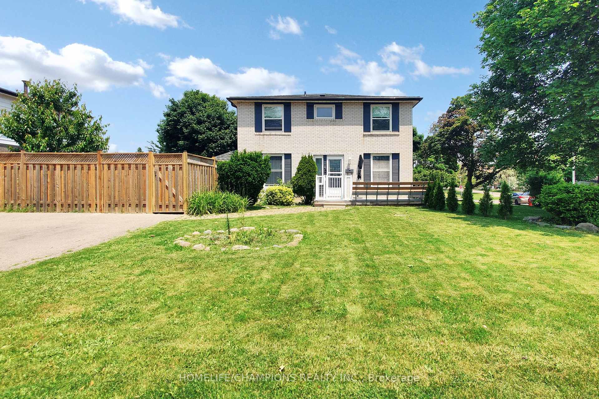 4 Flamingo Crescent, Brampton, ON L6T 2G5, Brampton — photo 1