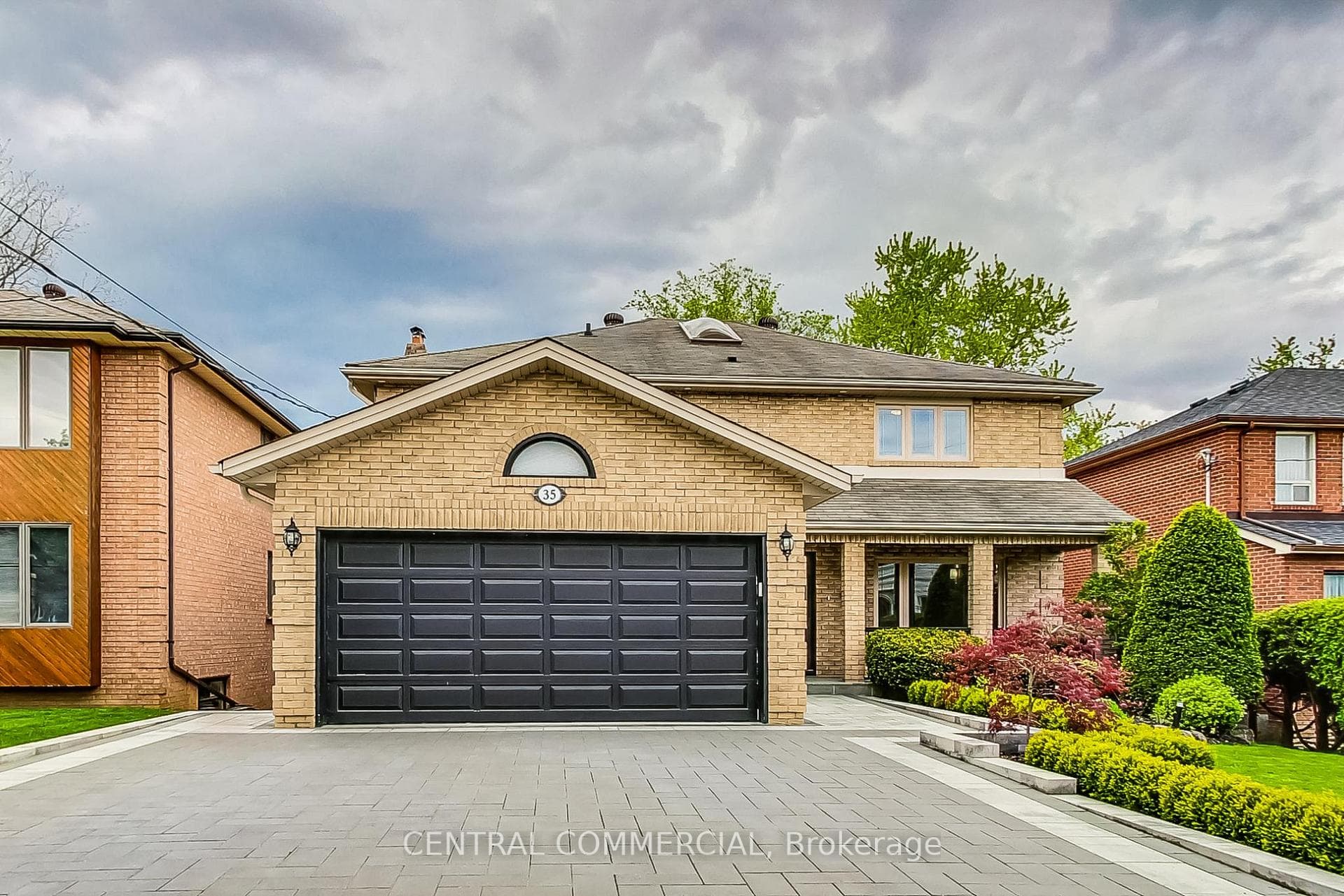 35 Mackay Drive, Richmond Hill, ON L4C 6N9, Richmond Hill — photo 1