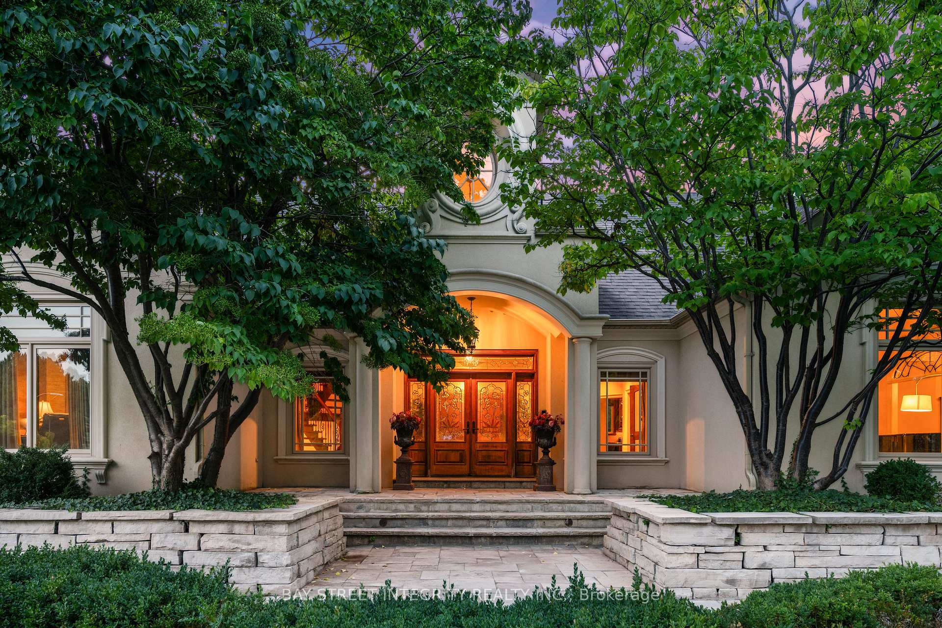 12 Alm Court, Aurora, ON L4G 6W8, Aurora — photo 1