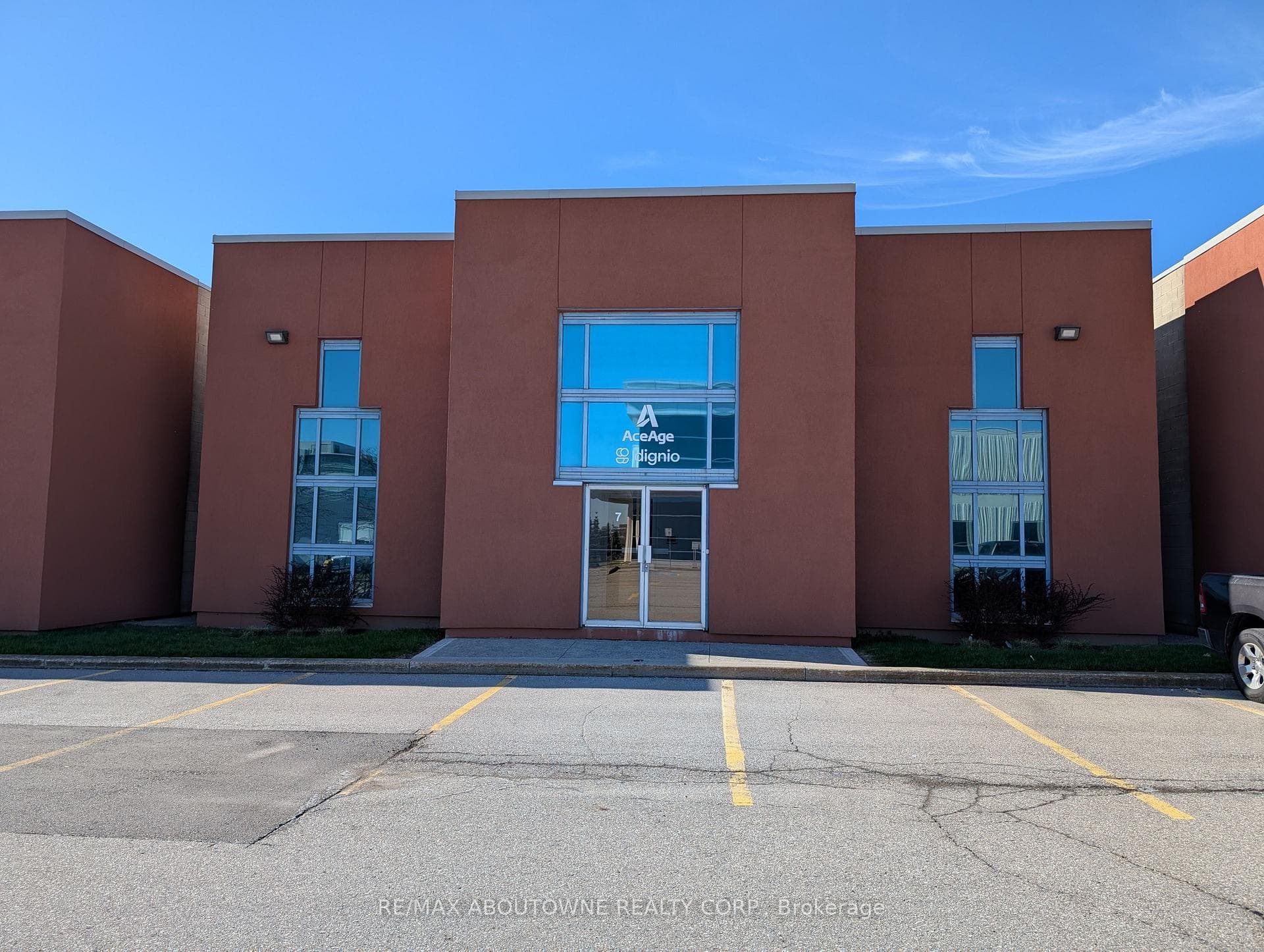 1273 North Service Road E F7, Oakville, ON L6H 1A7, Oakville — photo 1