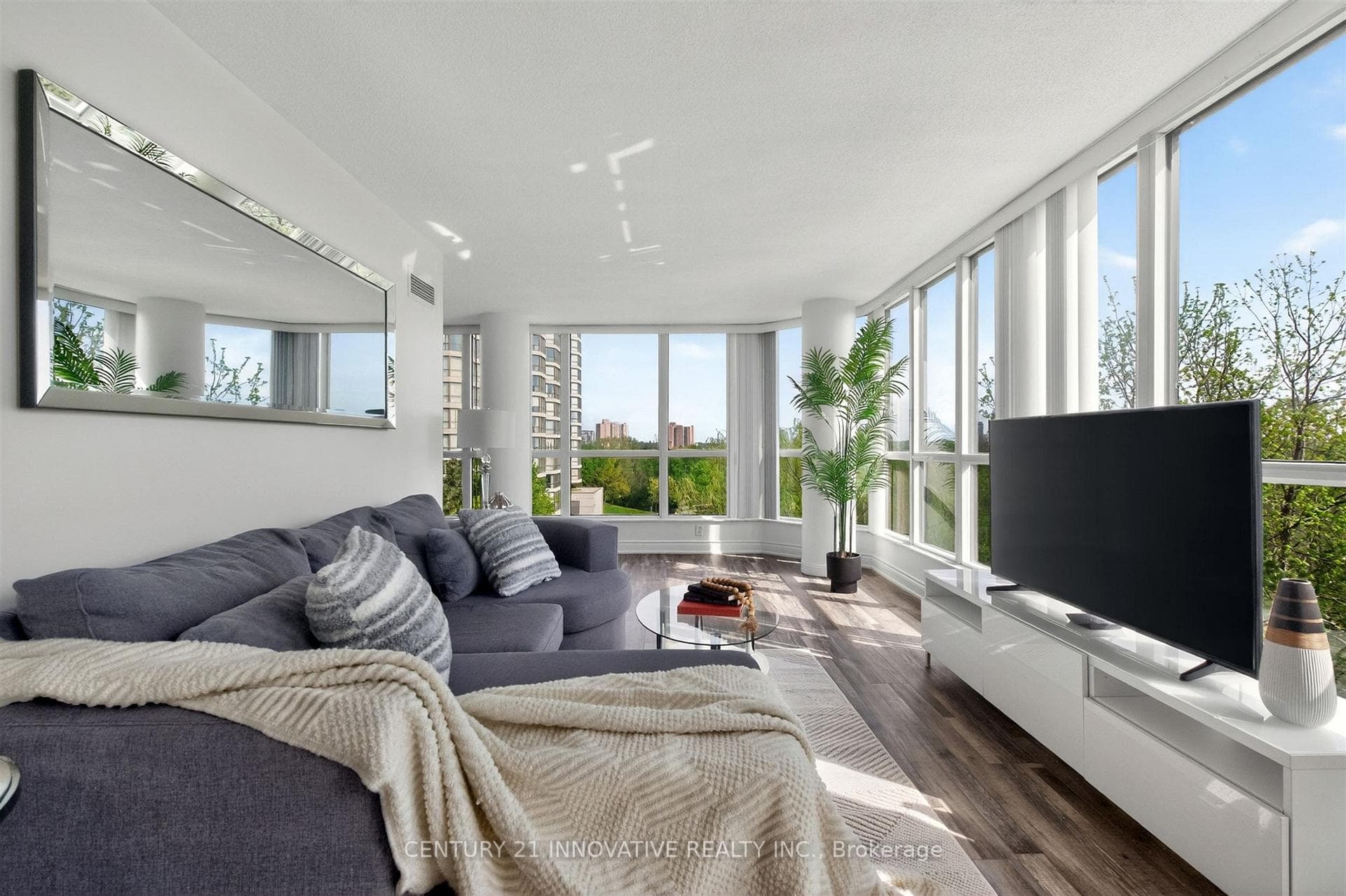 5 Rowntree Road 415, Toronto W10, ON M9V 5G9, Toronto W10 — photo 1