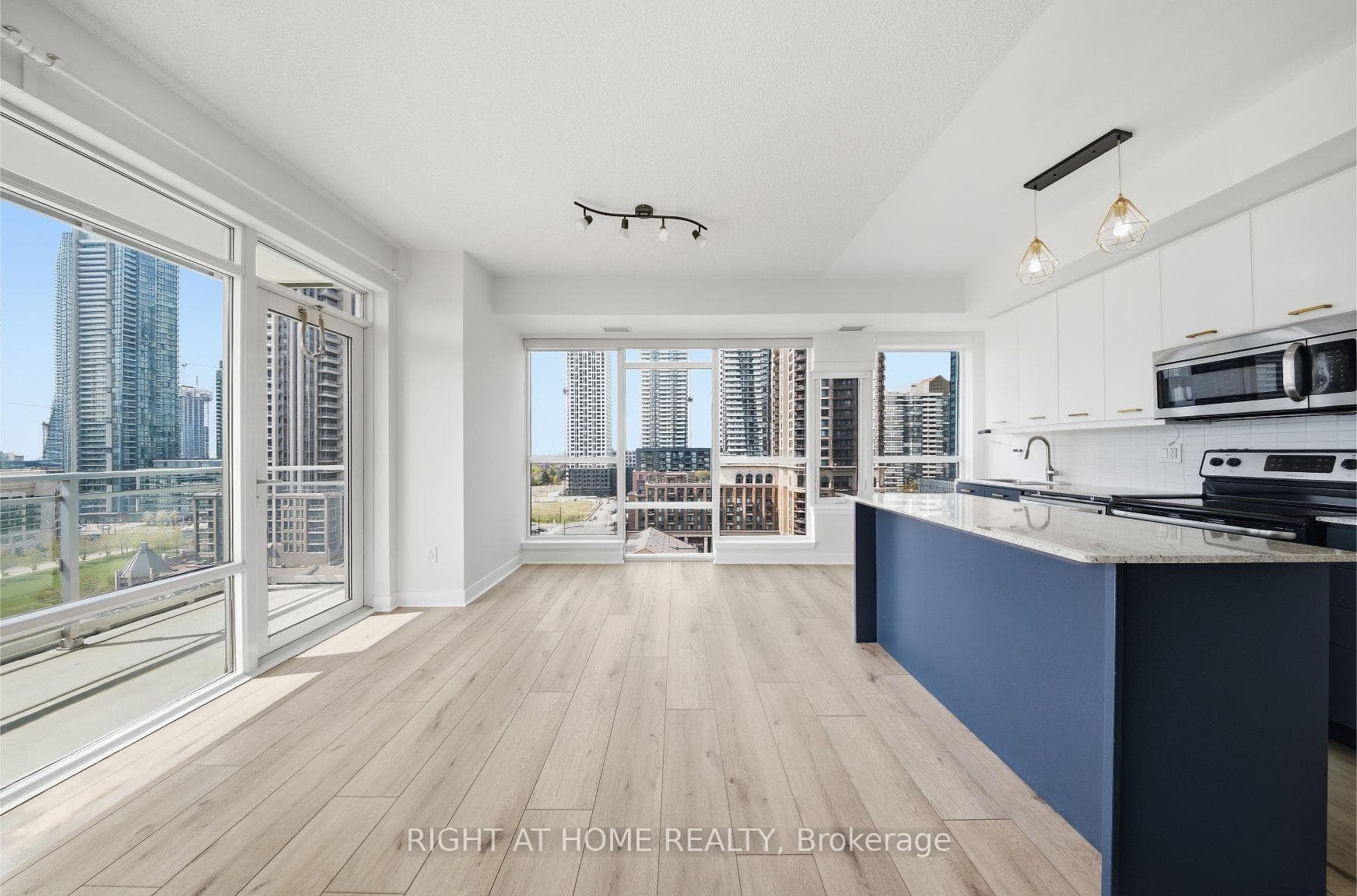 365 Prince Of Wales Drive 1105, Mississauga, ON L5B 0G6, Mississauga — photo 1