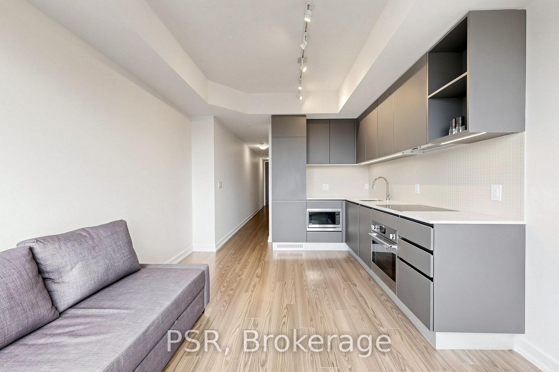 377 Madison Avenue 521, Toronto, ON M4V 2W7