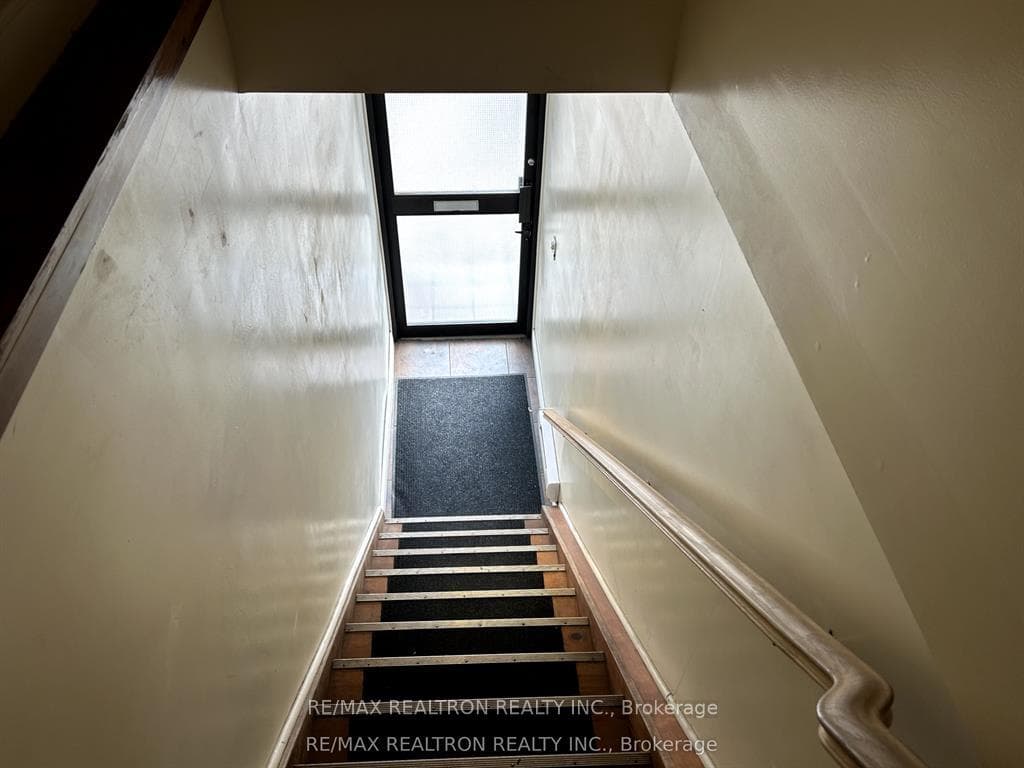 588 Danforth Avenue 3, Toronto, ON M4K 1R1, Toronto E03 — photo 1