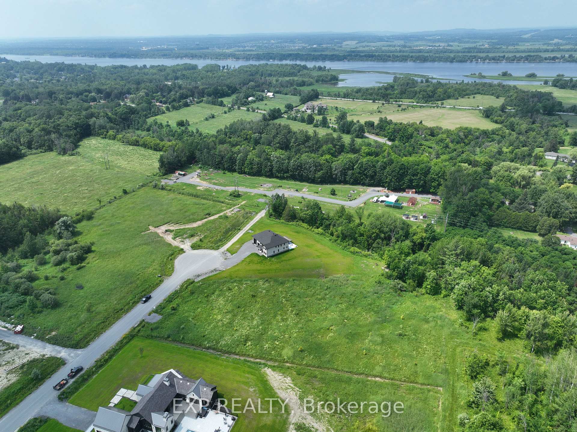 26 Nirmala Drive, Orleans - Cumberland and Area, ON K4C 0B2, Orleans - Cumberland and Area — photo 1