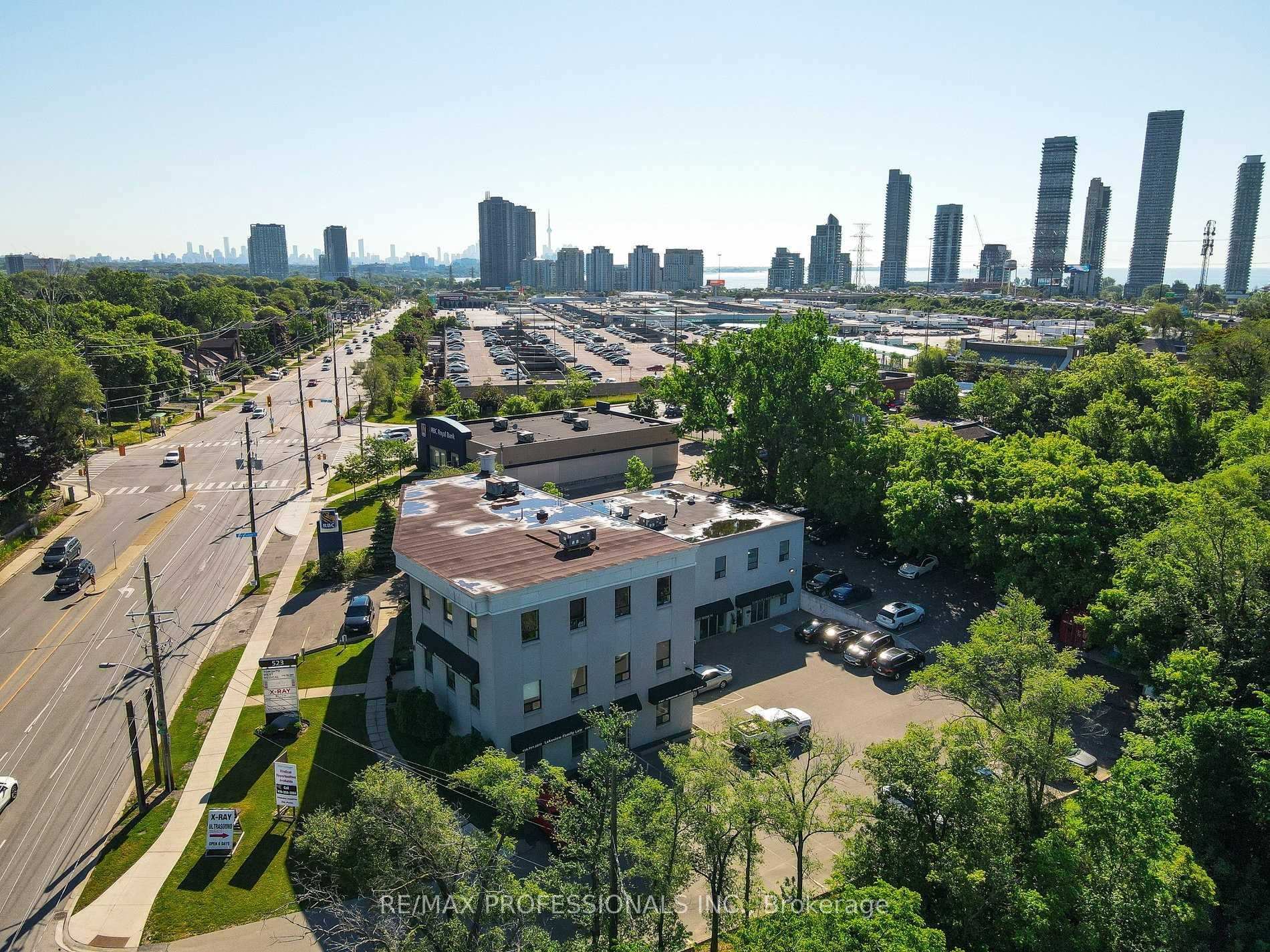 523 The Queensway Way 107, Toronto, ON M8Y 1J7, Toronto W07 — photo 1