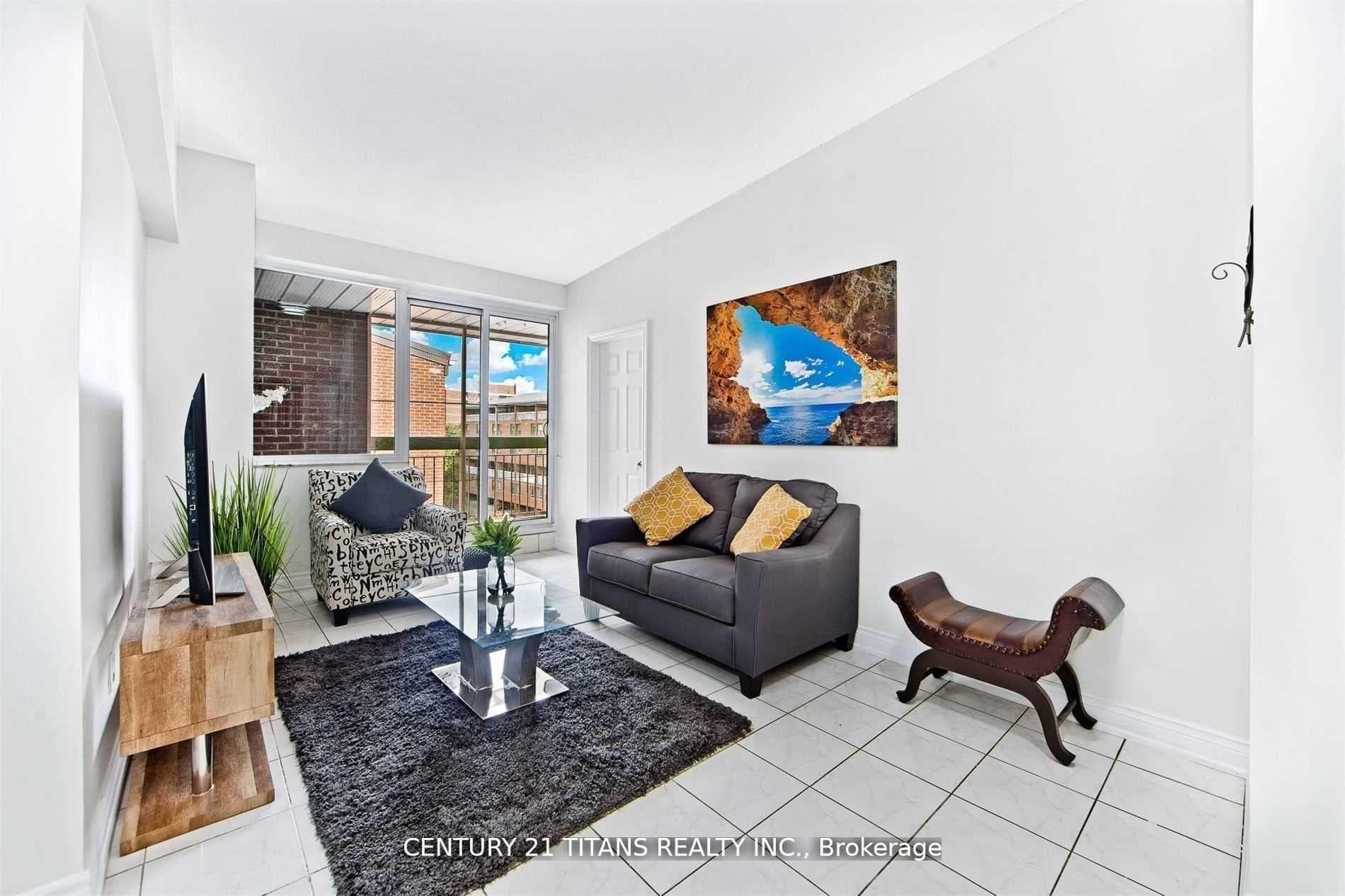 4064 Lawrence Avenue E, Toronto, ON M1E 4V6, Toronto E10 — photo 1