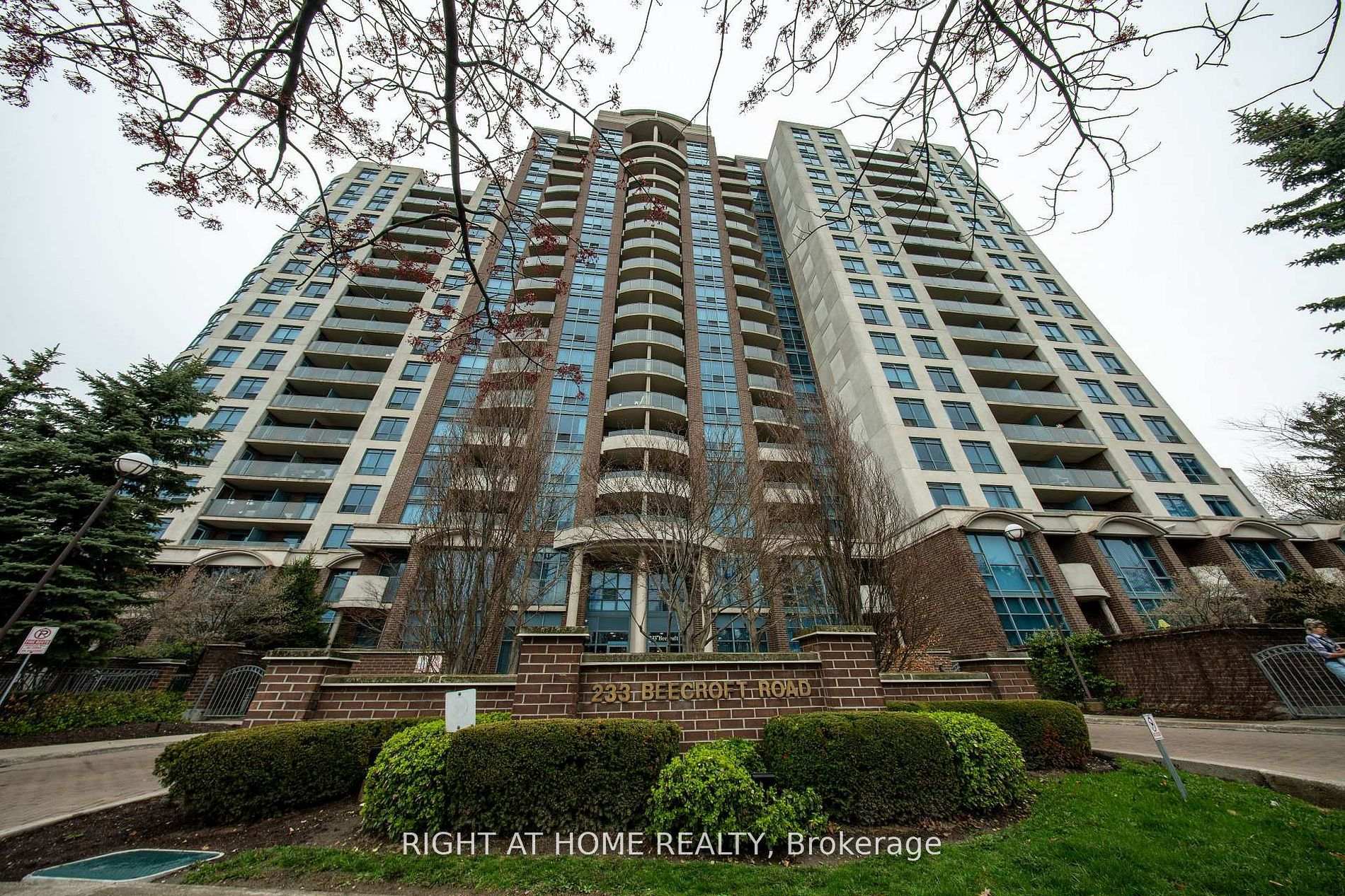 11 Yorkville Avenue 2113, Toronto, ON M4W 0B7, Toronto C02 — photo 1