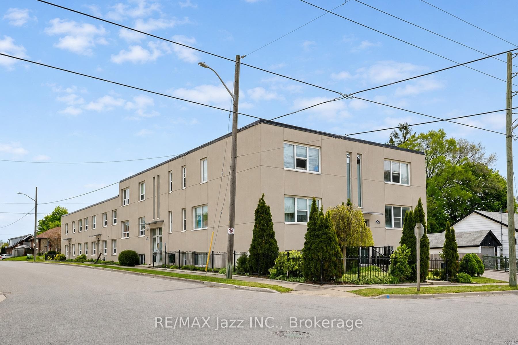 209 Stacey Avenue 1, Oshawa, ON L1H 5A6, Oshawa — photo 1
