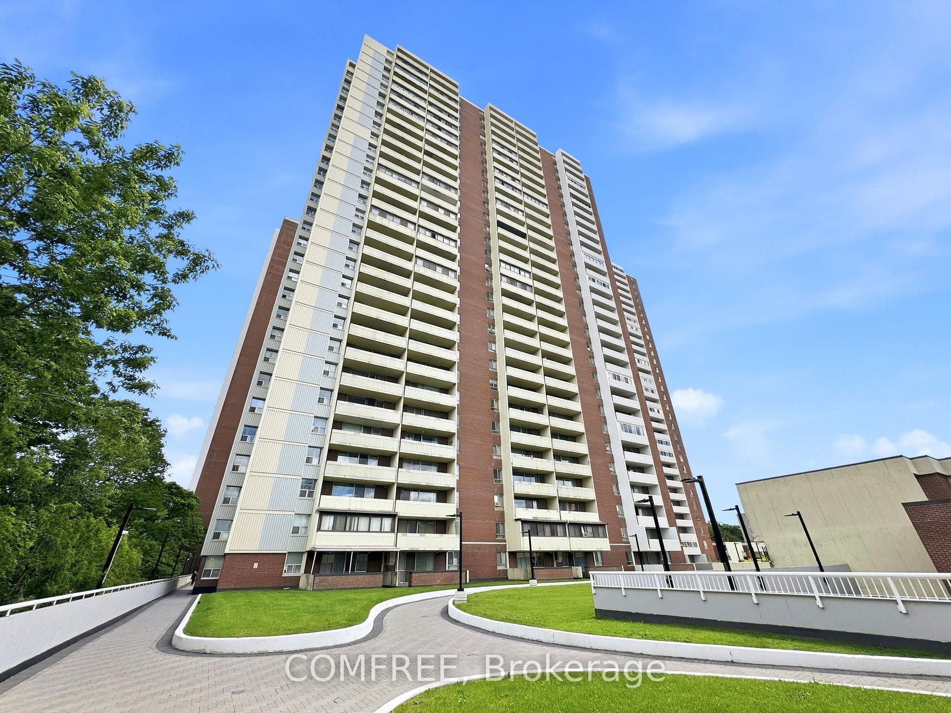 1 Massey Square 412, Toronto, ON M4C 5L4, Toronto E03 — photo 1