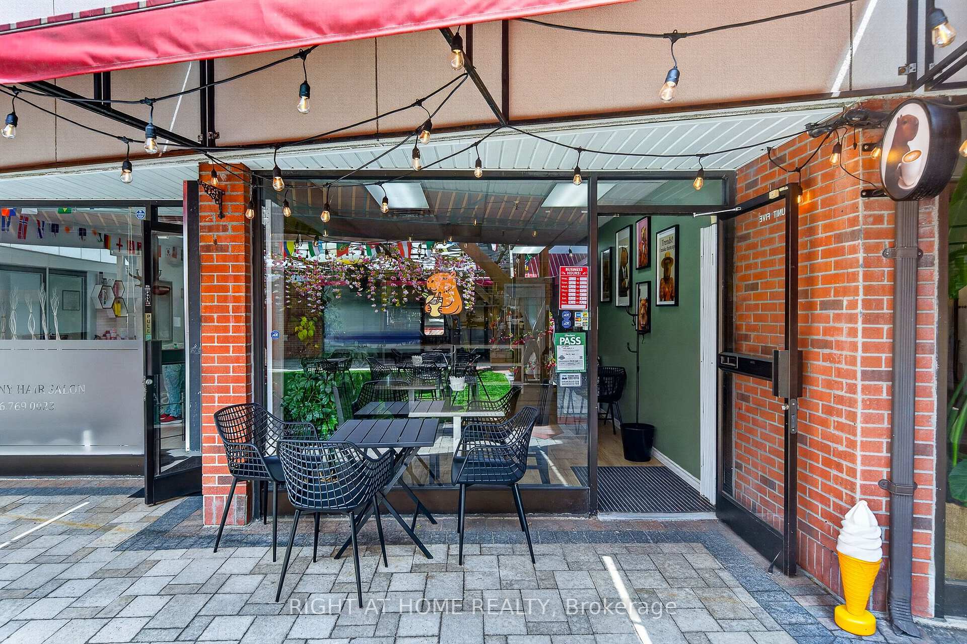 2323 Bloor Street W 105, Toronto, ON M6S 4W1, Toronto W01 — photo 1