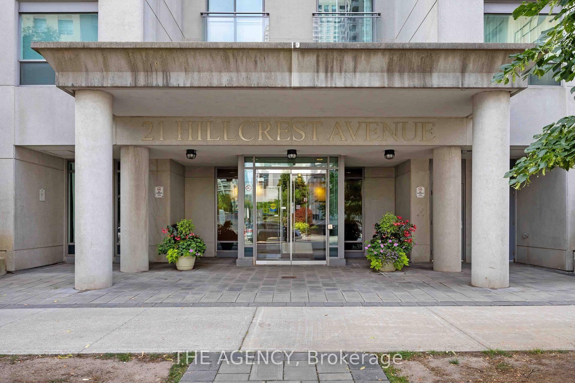 21 Hillcrest Avenue 3001, Toronto, ON M2N 7K2, Toronto C14 — photo 1