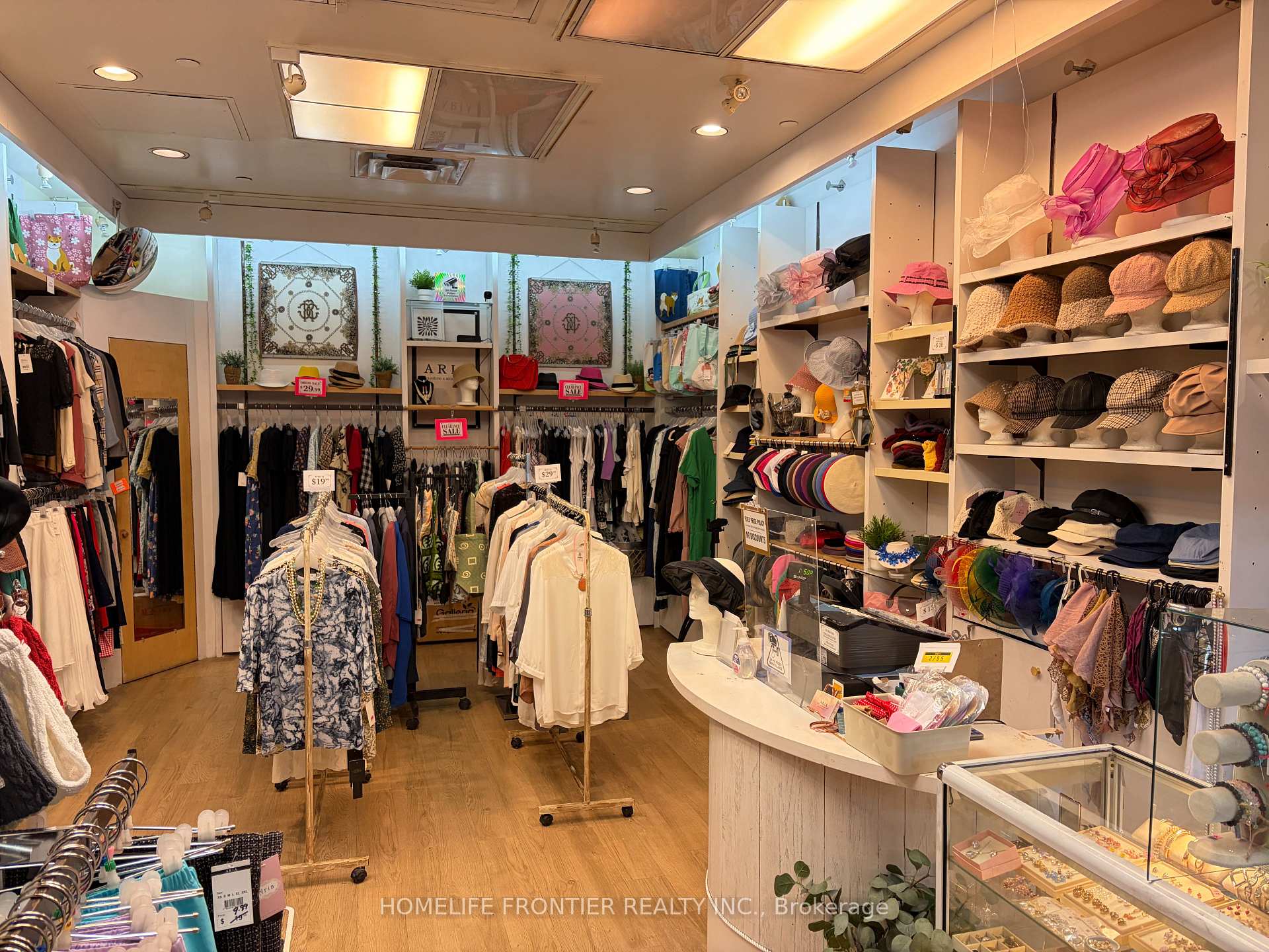 444 Yonge Street M5, Toronto, ON M5B 2H4, Toronto C01 — photo 1