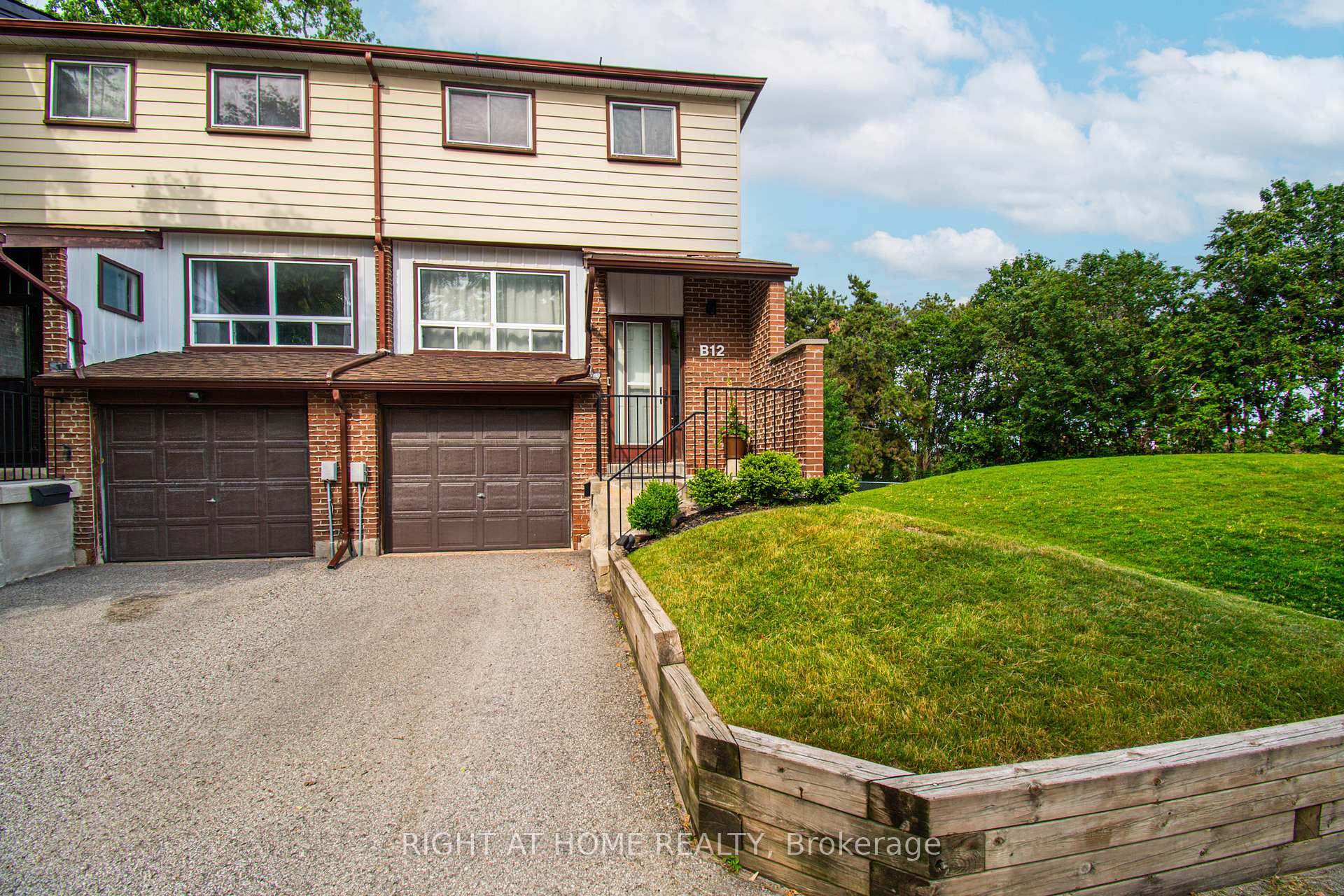 63 Ferris Lane B12, Barrie, ON L4M 5C4, Barrie — photo 1