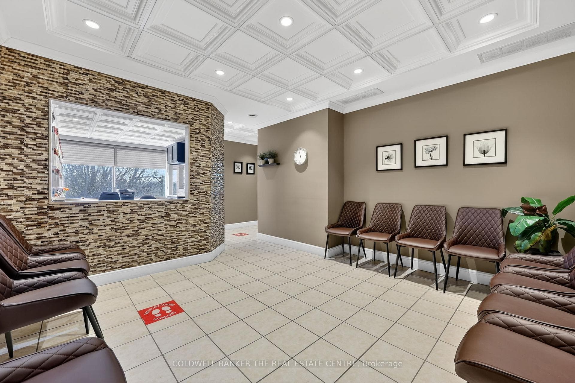 712 Davis Drive 309, Newmarket, ON L3Y 8C3, Newmarket — photo 1