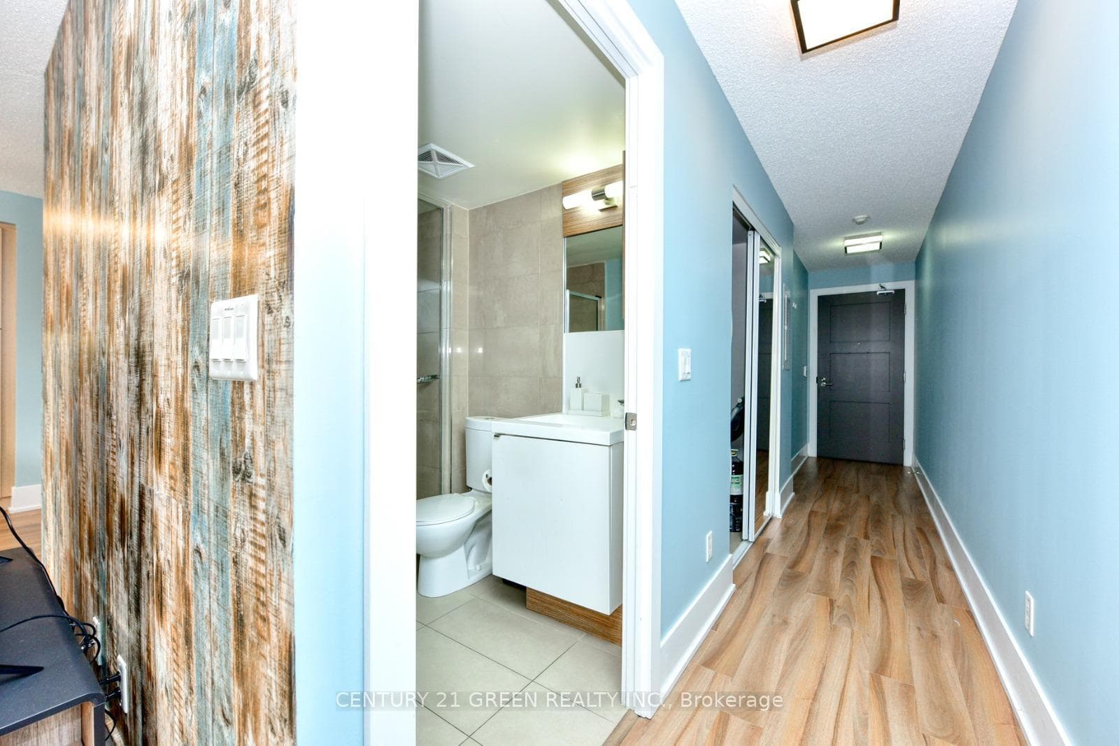300 Front Street W 1014, Toronto, ON M5V 0E9, Toronto C01 — photo 1