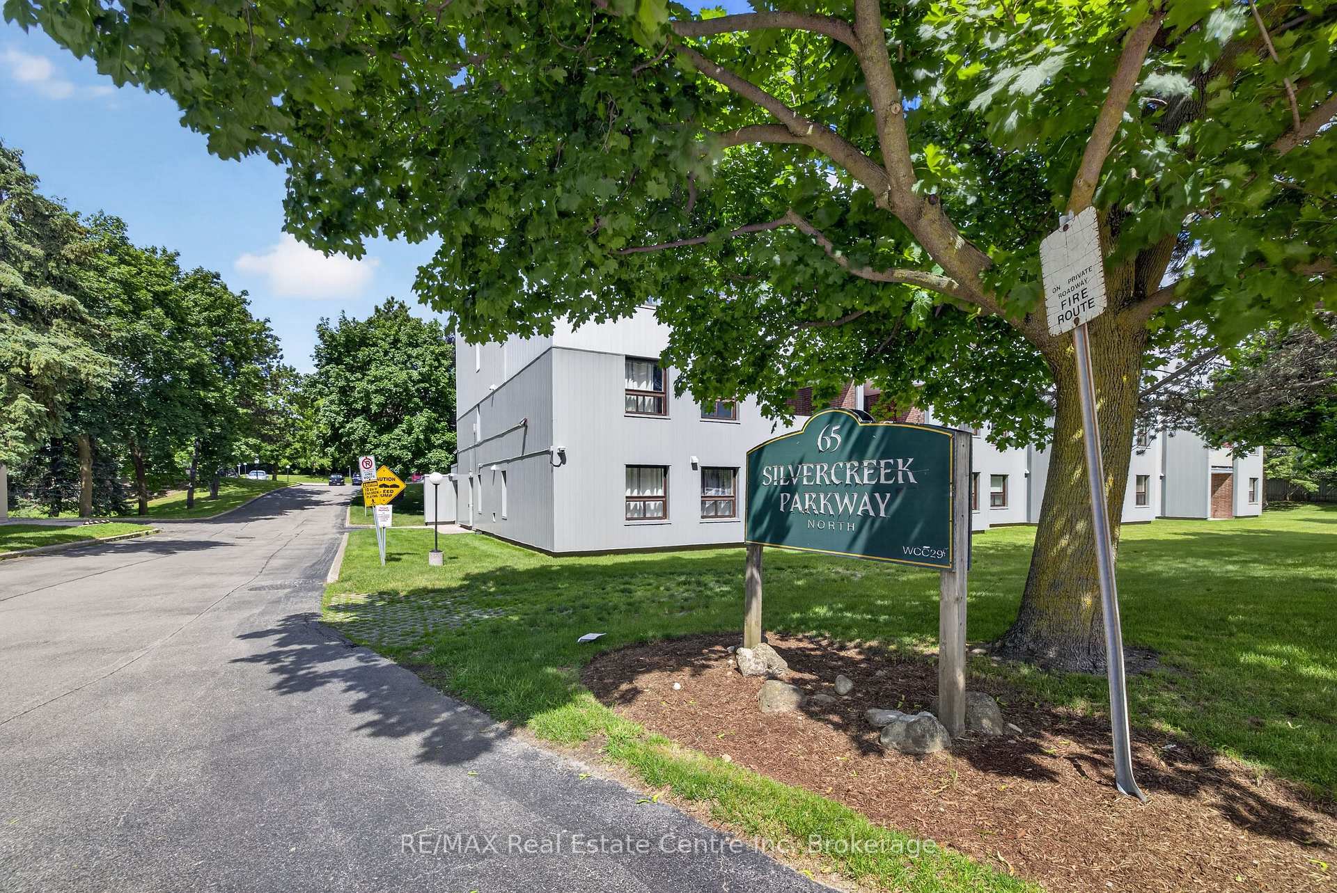 65 Silvercreek Parkway N 401, Guelph, ON N1H 7R9, Guelph — photo 1