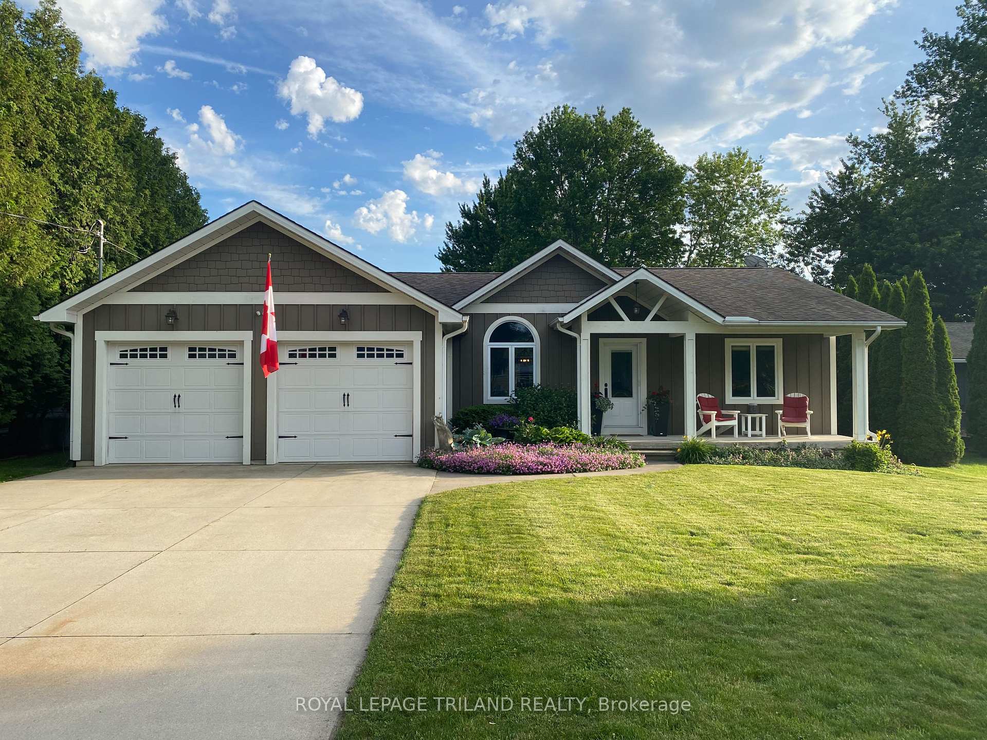 8447 Keith Street, Lambton Shores, ON N0N 1J0, Lambton Shores — photo 1