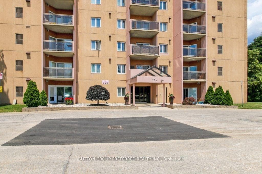 860 Commissioners Road E 202, London South, ON N6C 5Y8, London South — photo 1