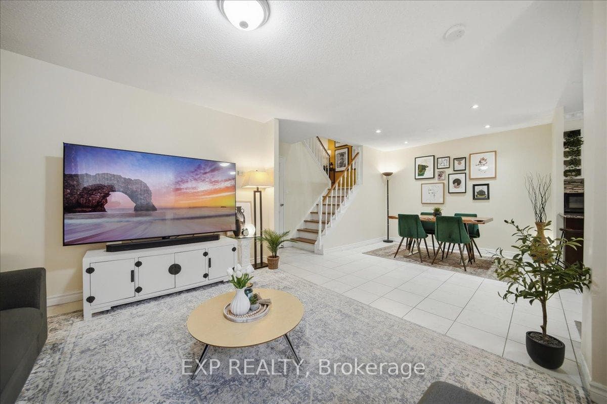 1055 Dundas Street E 167, Mississauga, ON L4Y 3X6, Mississauga — photo 1