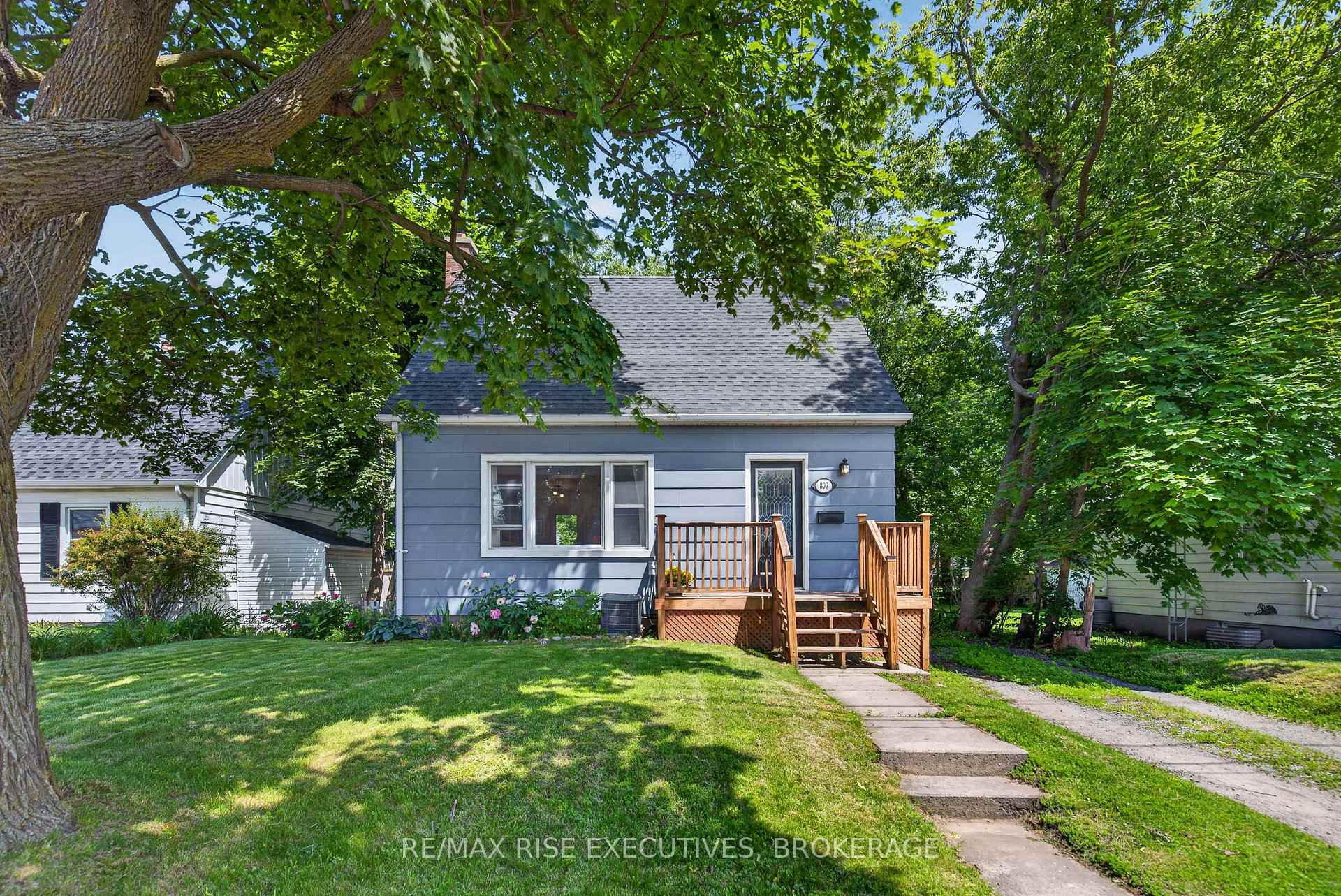 807 Brock Street, Kingston, ON K7L 1W6