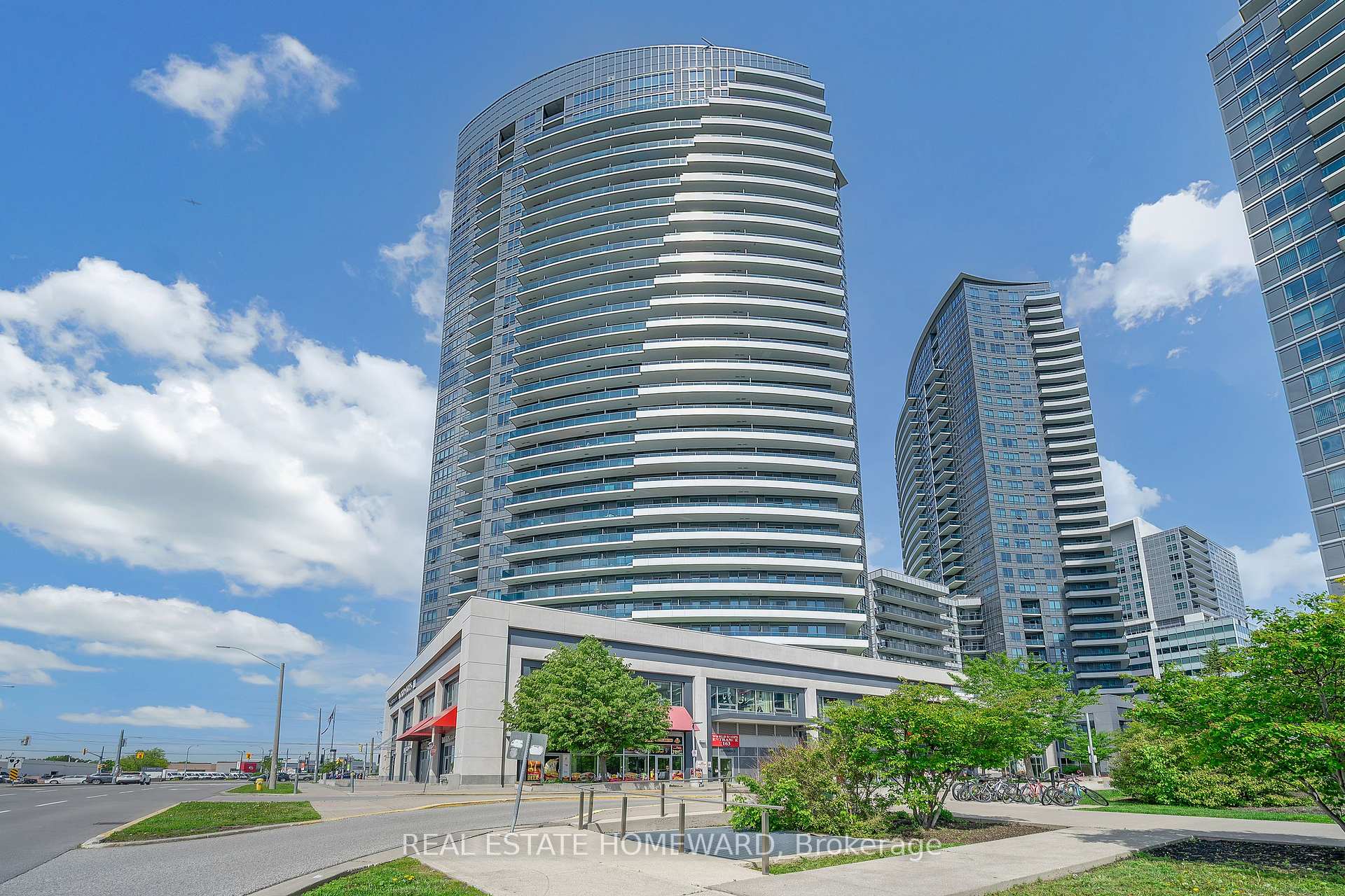 7161 Yonge Street 1525, Markham, ON L3T 0C8, Markham — photo 1