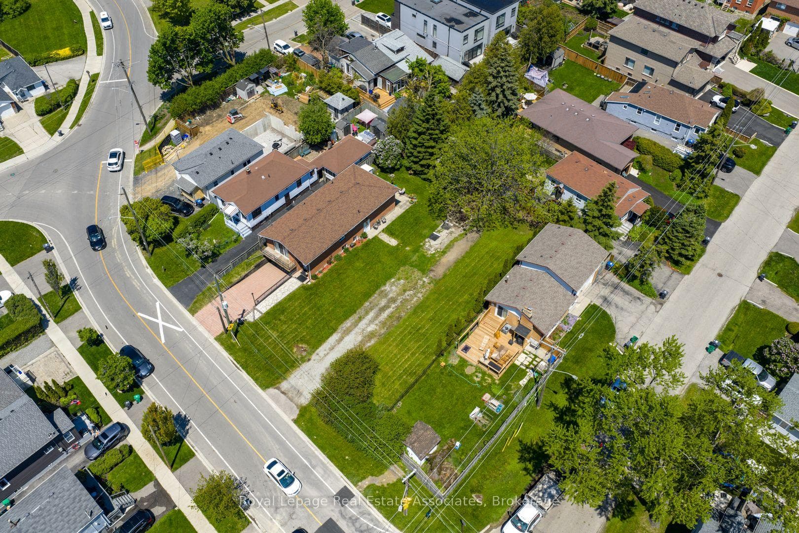 1063 Alexandra Avenue, Mississauga, ON L5E 2A1, Mississauga — photo 1
