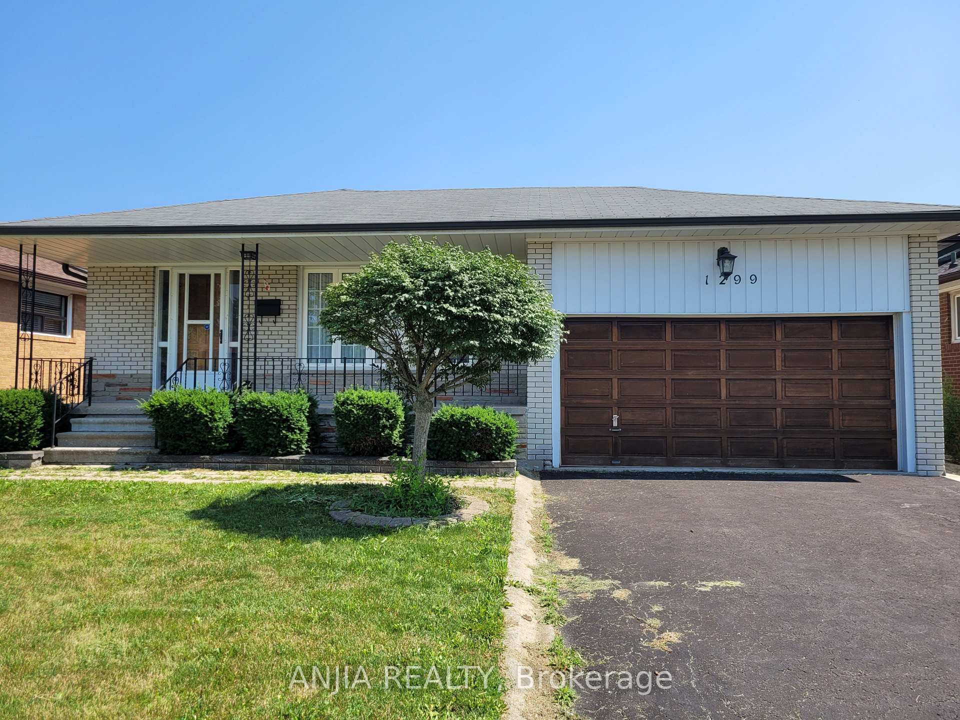 1299 Shamir Crescent Basement, Mississauga, ON L5C 1L2, Mississauga — photo 1